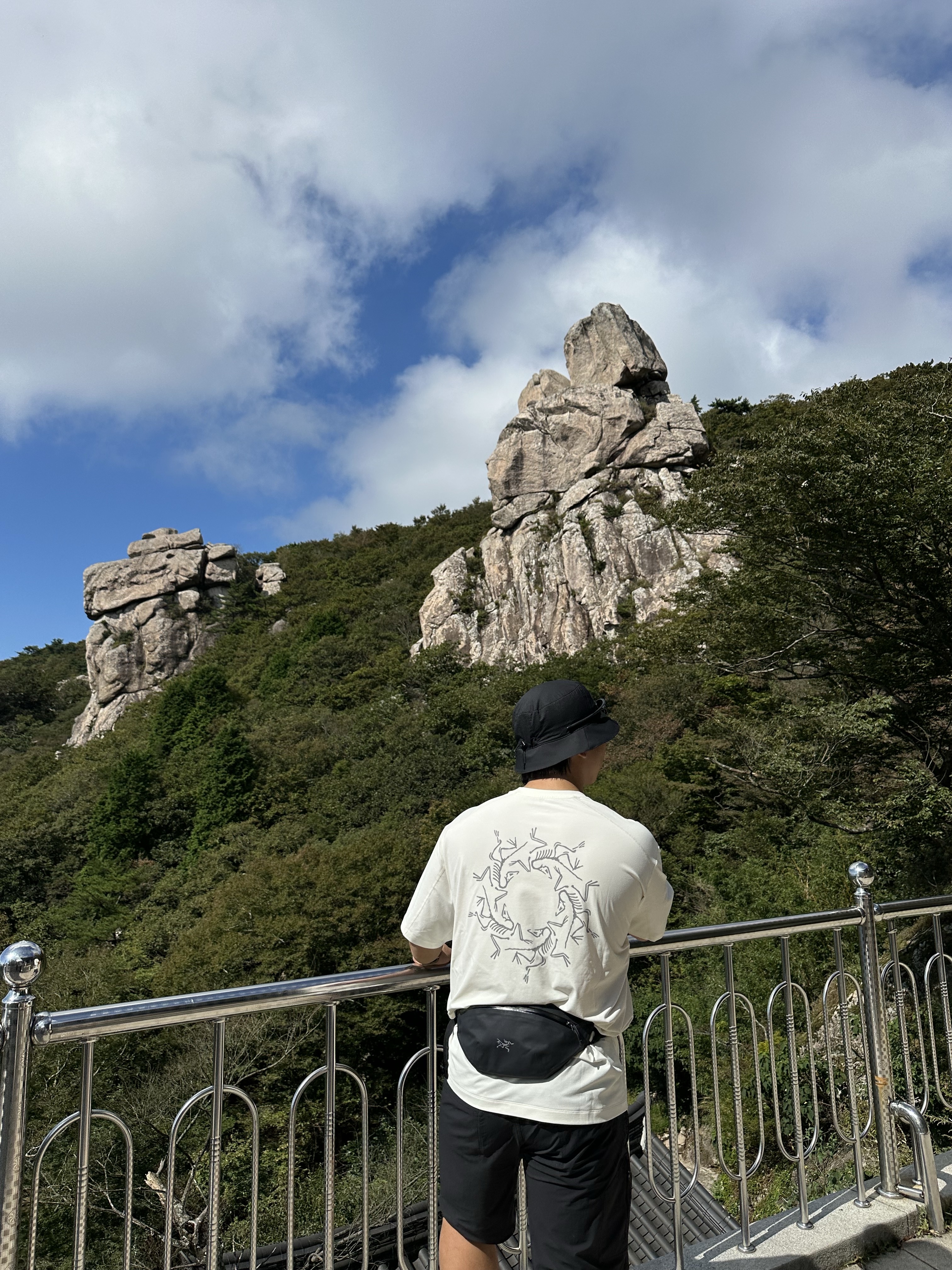 Arc'teryx System A Solarium SS T-Shirt Greige Solid 착용 스타일 - 1