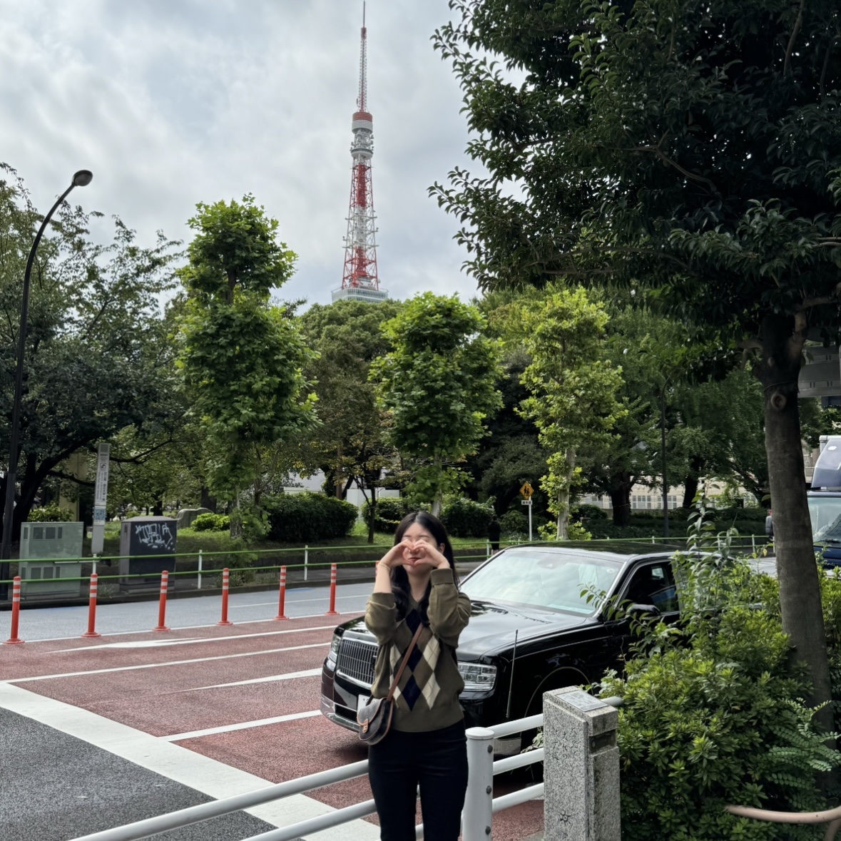 Gentle Monster x Maison Margiela MM107 Black Black, Celine Mini Besace Clea in Triomphe Canvas Calfskin Tan 착용 스타일 - 2