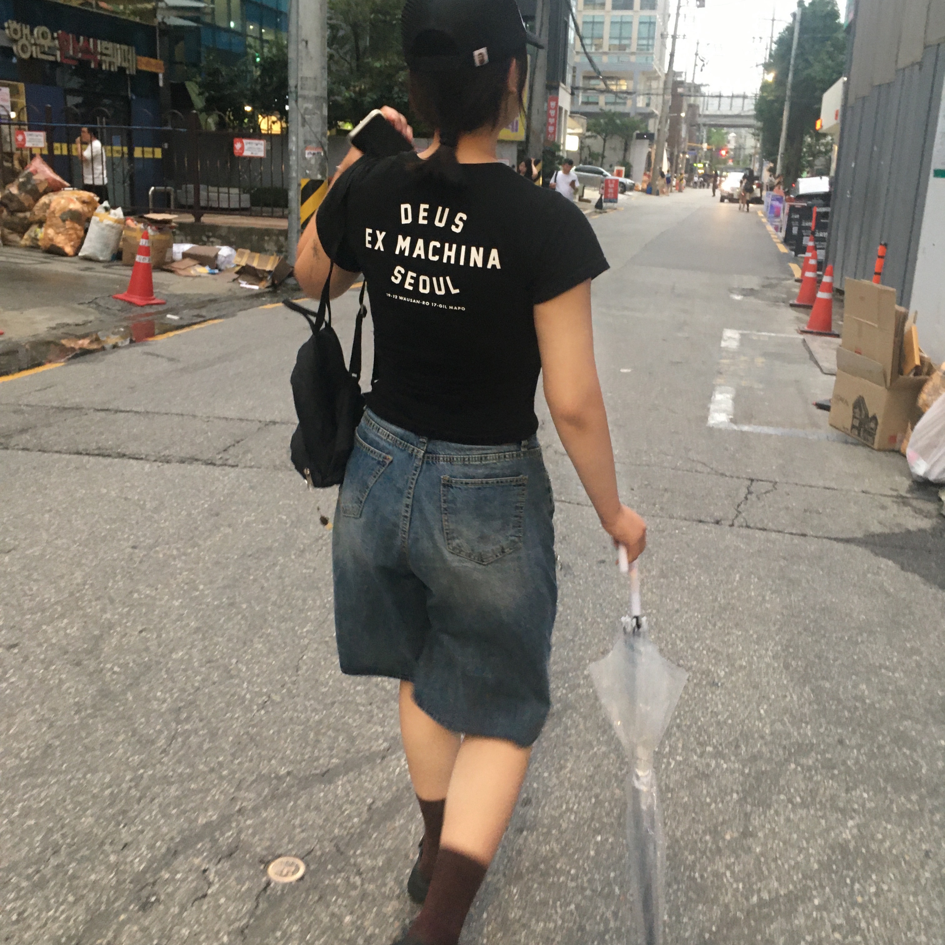 (Kids) Deus Ex Machina College Seoul T-Shirt Black 착용 스타일 - 2