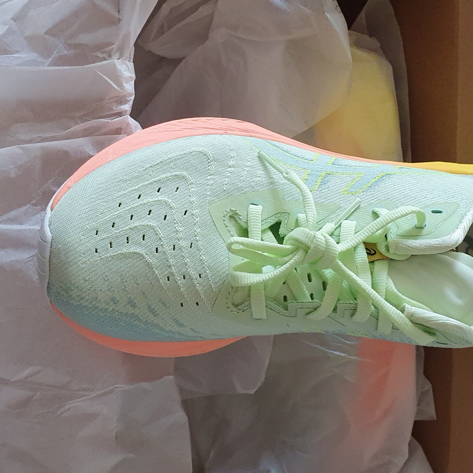 Asics Novablast 4 Cool Matcha Safety Yellow 착용 스타일