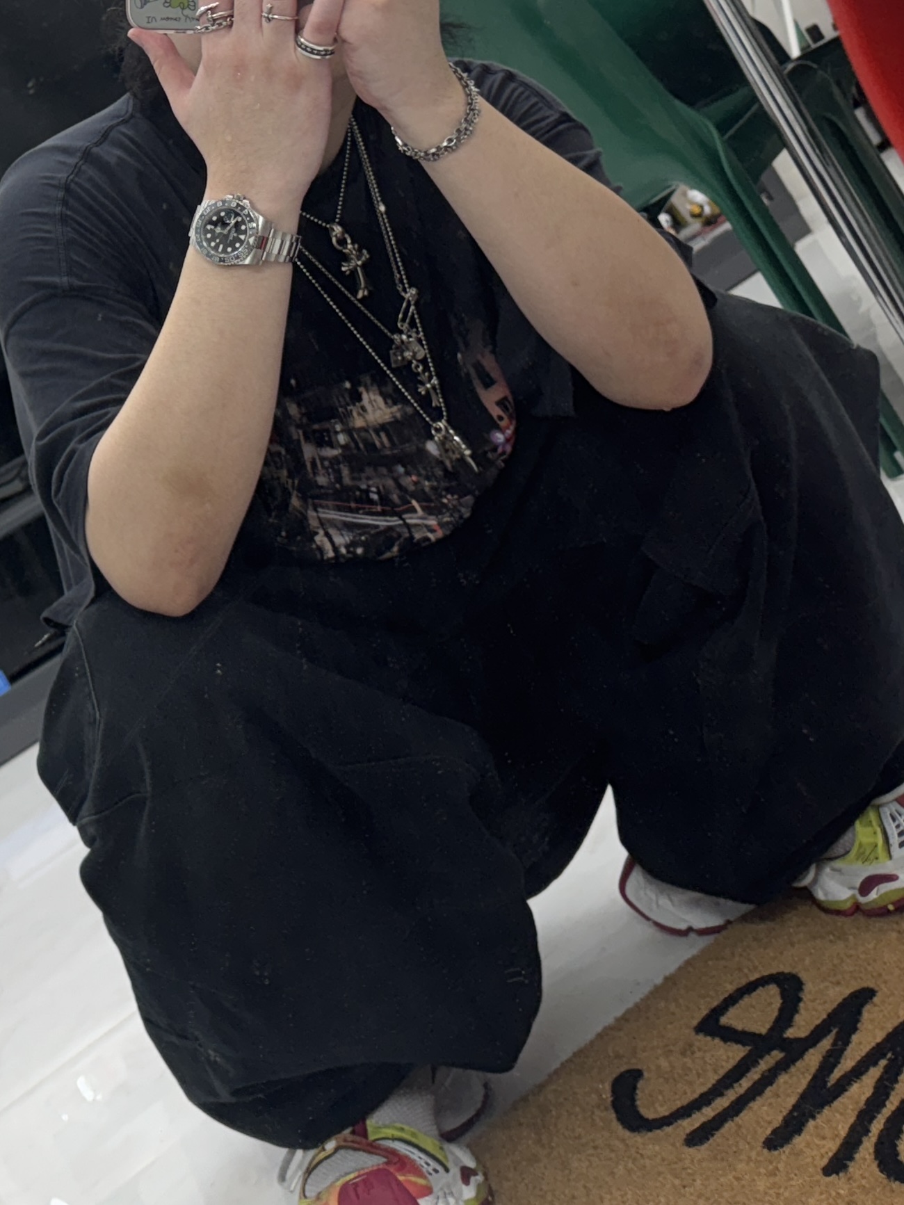 Rolex GMT-Master II 40mm 126710GRNR Black Oyster, Balenciaga Cargo Pants Faded Black 착용 스타일