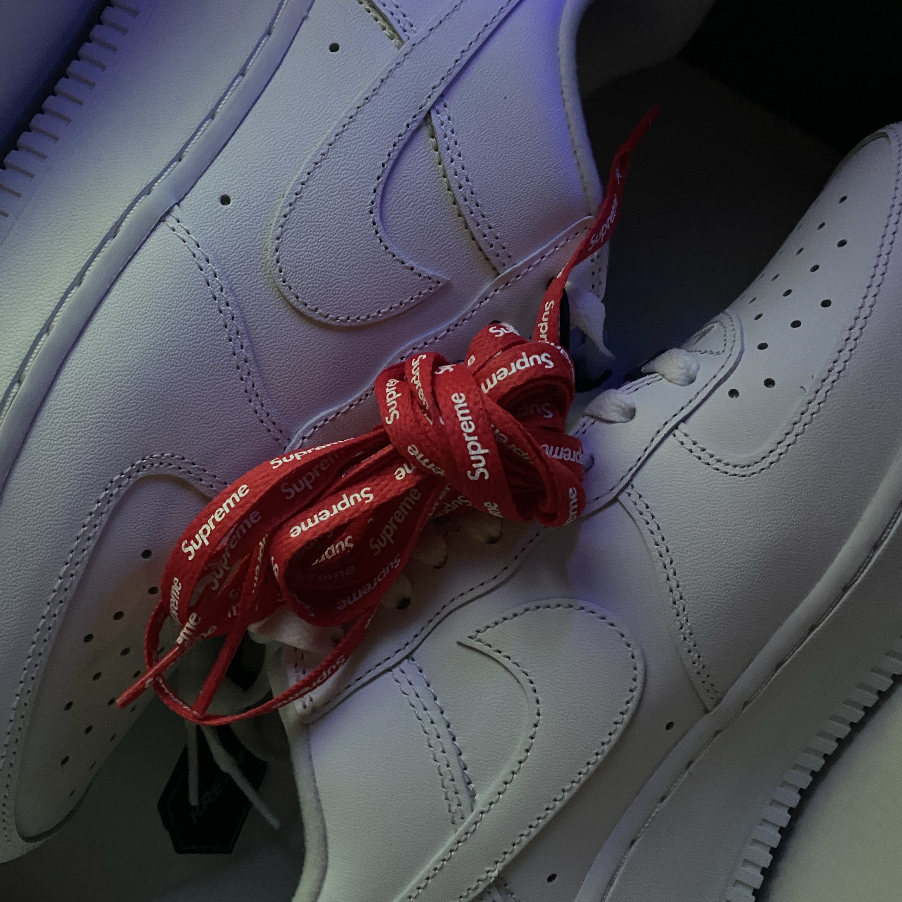 Nike x Supreme Air Force 1 Low White 착용 스타일