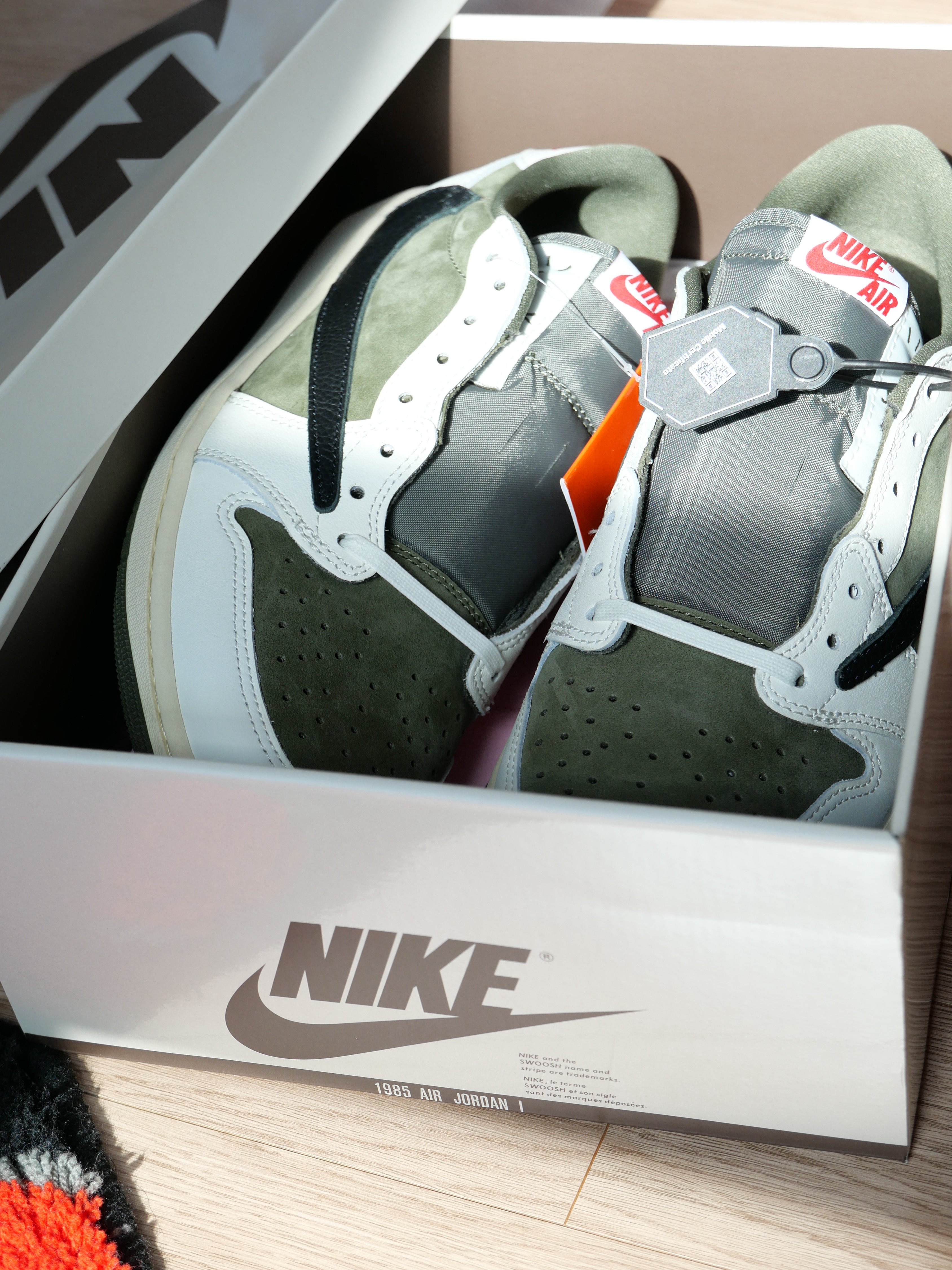 Jordan 1 x Travis Scott Retro Low OG SP Reverse Olive 착용 스타일