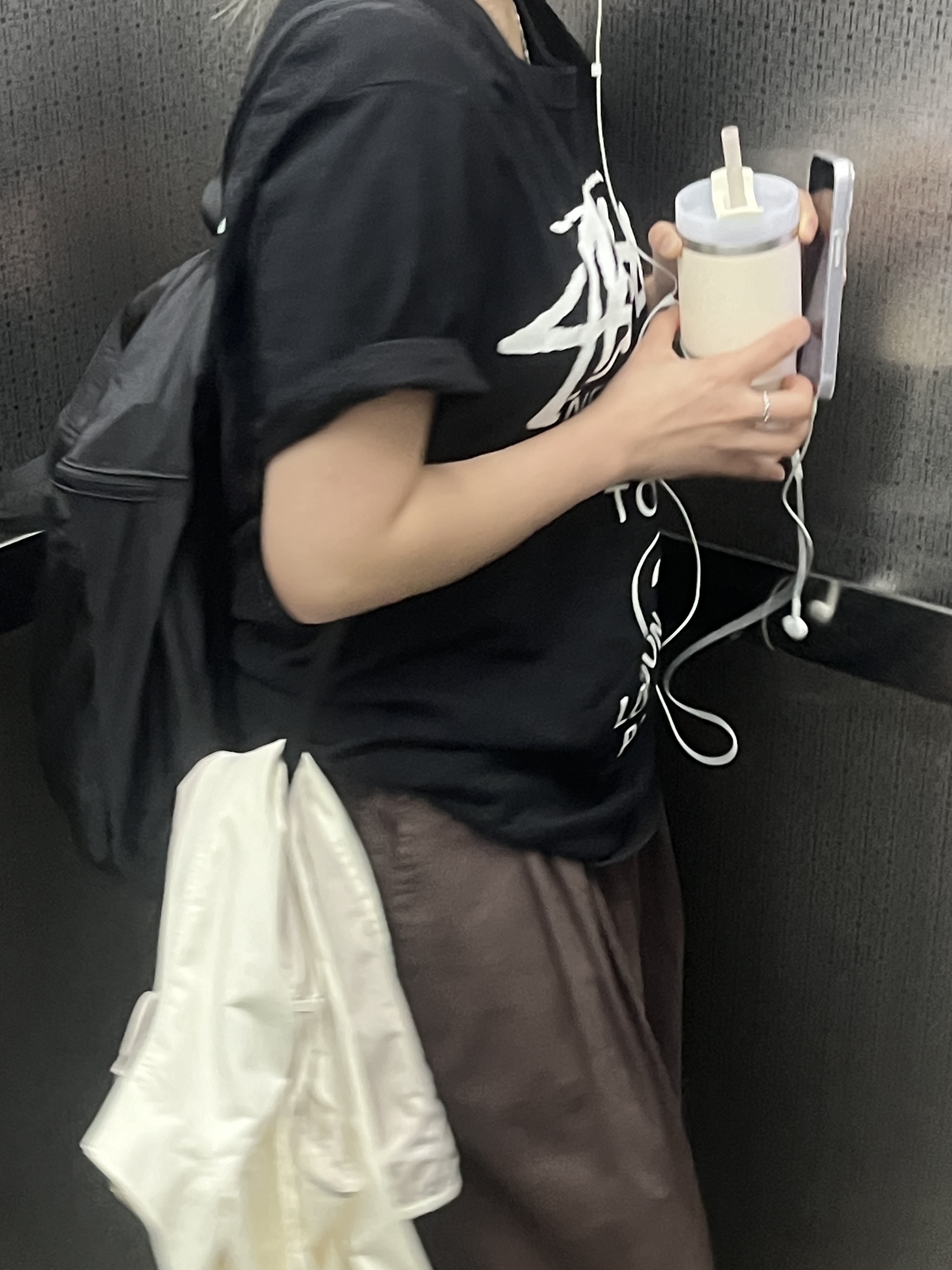Stussy World Tour T-Shirt Black 2024,2025, Arc'teryx Heliad 15 Backpack Black 착용 스타일 - 1