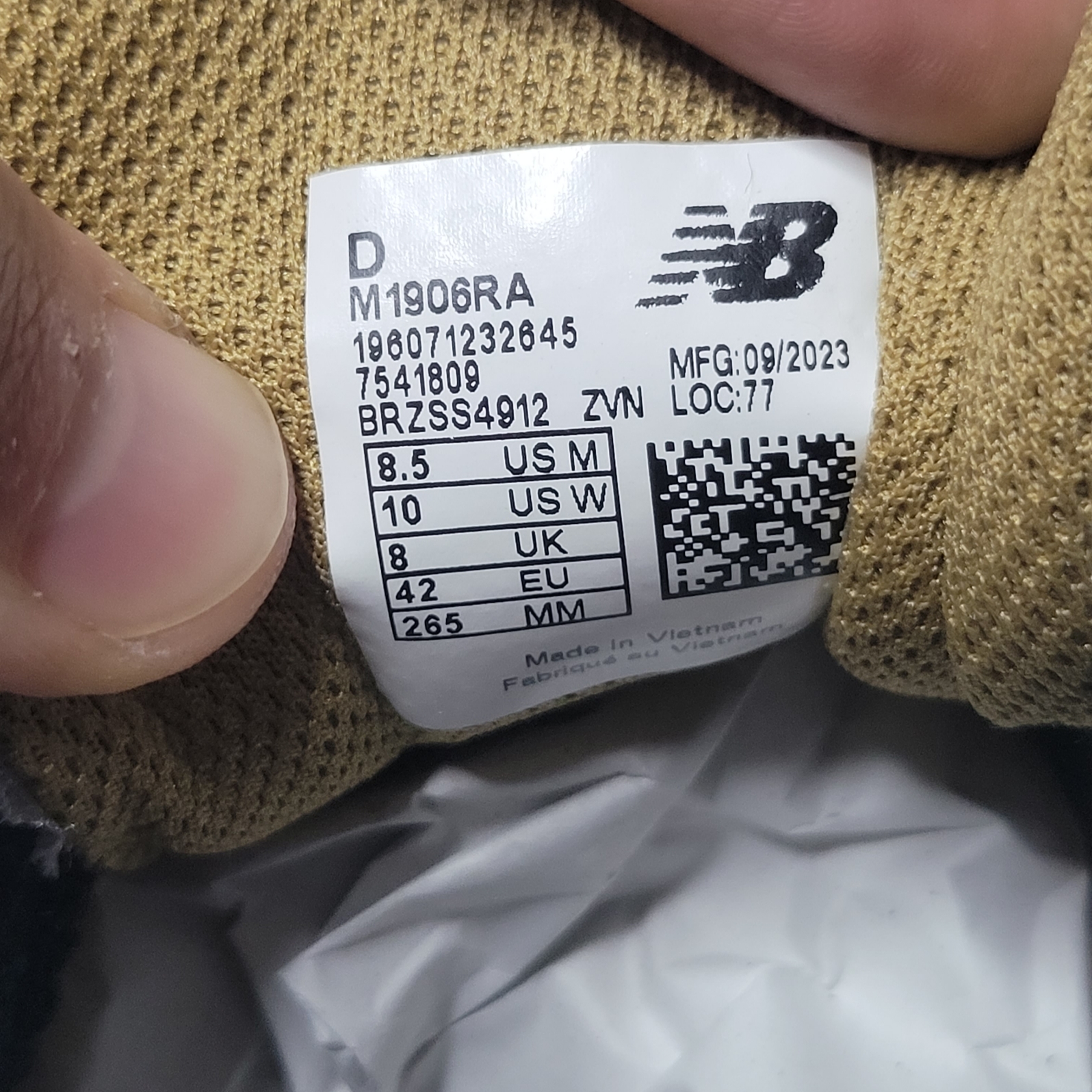 New Balance 1906R White Gold 착용 스타일 - 2