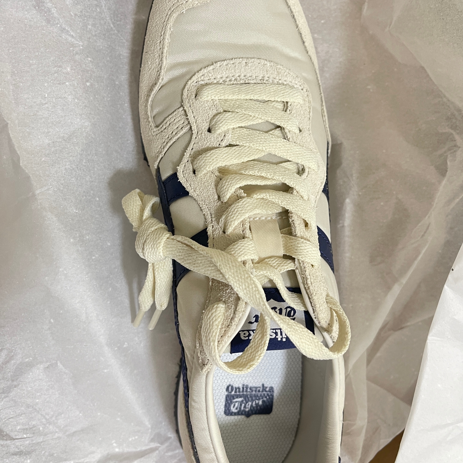 Onitsuka Tiger Serrano Burnt Birch Peacoat 착용 스타일