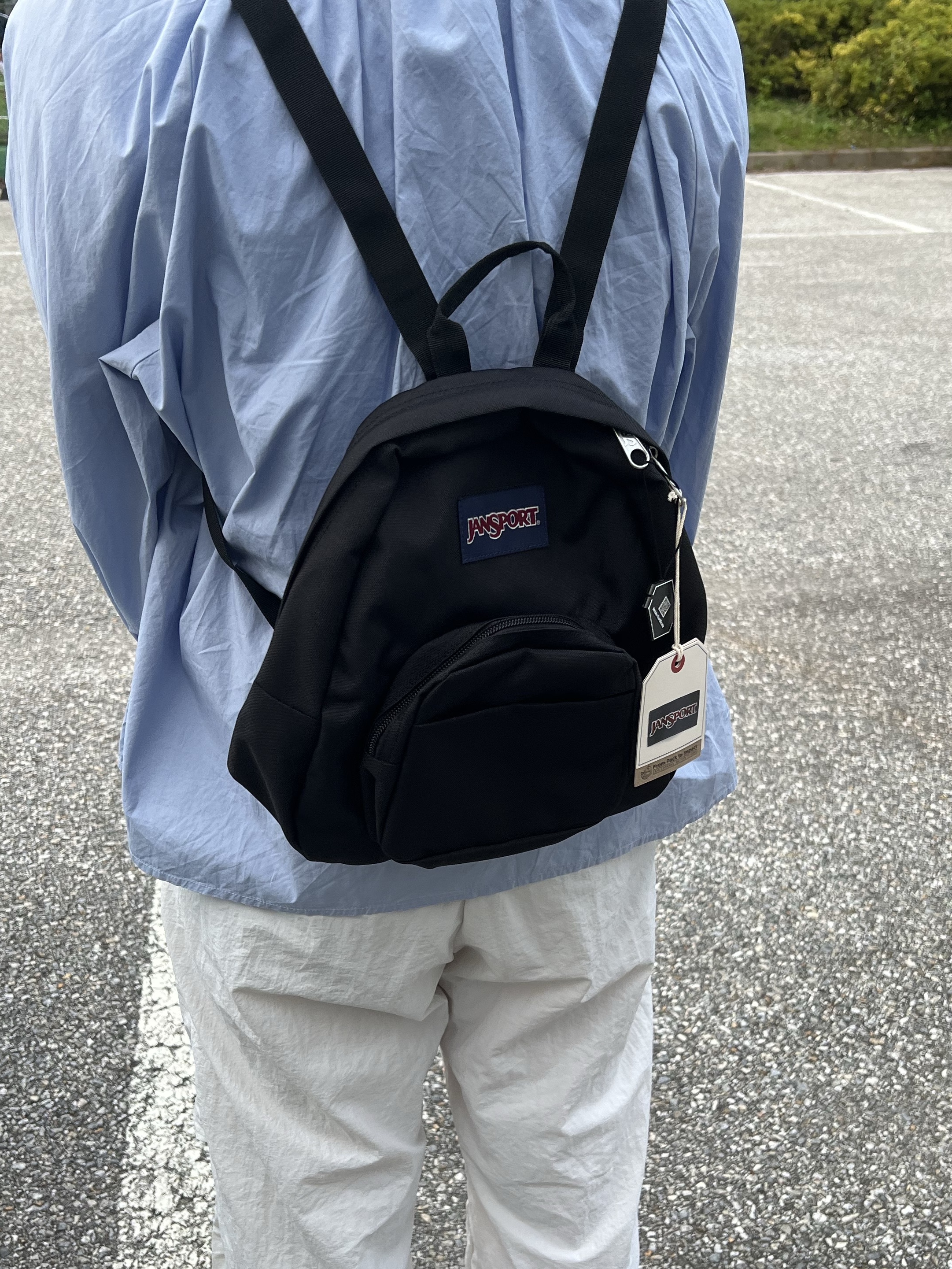 Jansport Half Pint Mini Backpack Black 착용 스타일 - 2