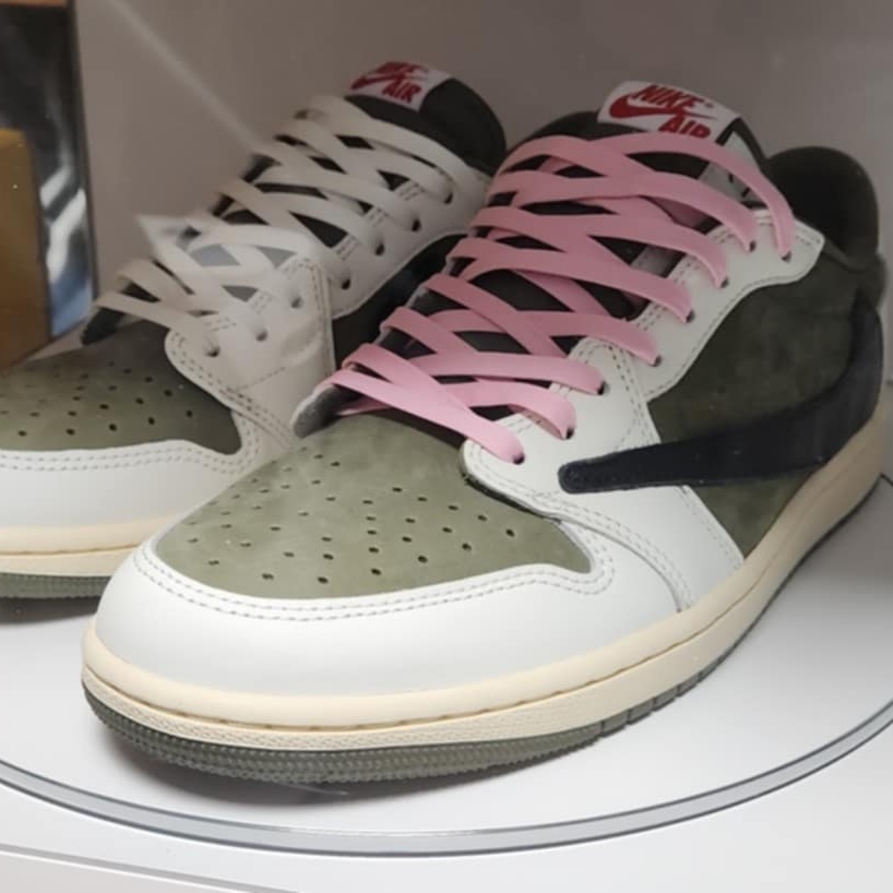 Jordan 1 x Travis Scott Retro Low OG SP Reverse Olive 착용 스타일