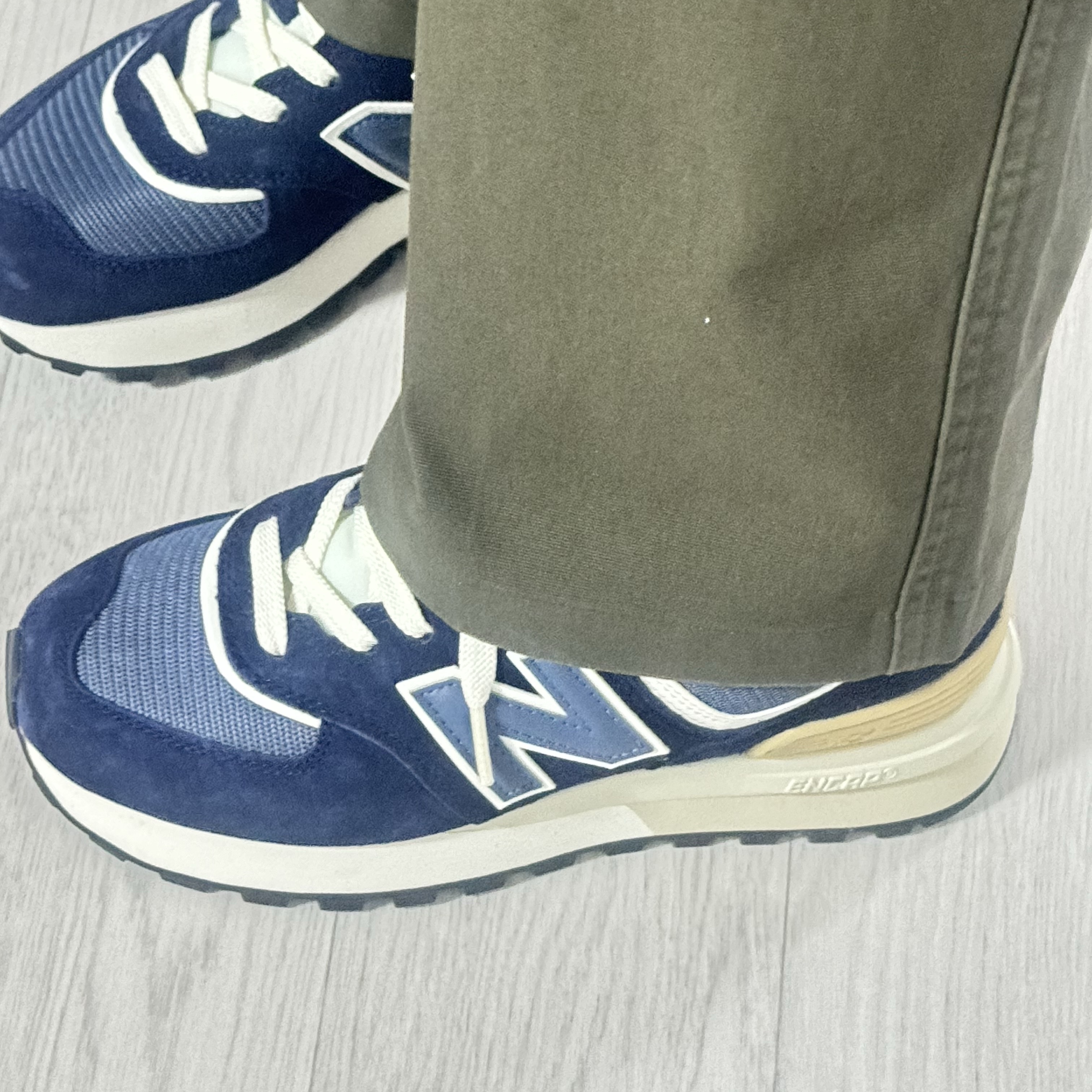 New Balance 574 Legacy Navy, New Balance 992 Made in USA Grey - D Standard 착용 스타일 - 1