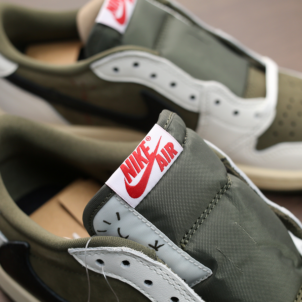 Jordan 1 x Travis Scott Retro Low OG SP Reverse Olive 착용 스타일 - 8