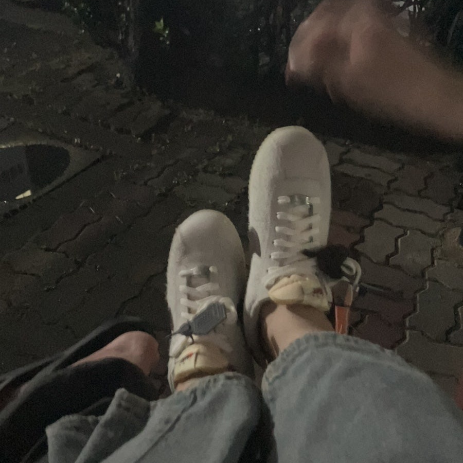 (W) Nike Cortez 23 Orewood Brown and Earth, Keen Shanti Black Dawn Blue 착용 스타일 - 1