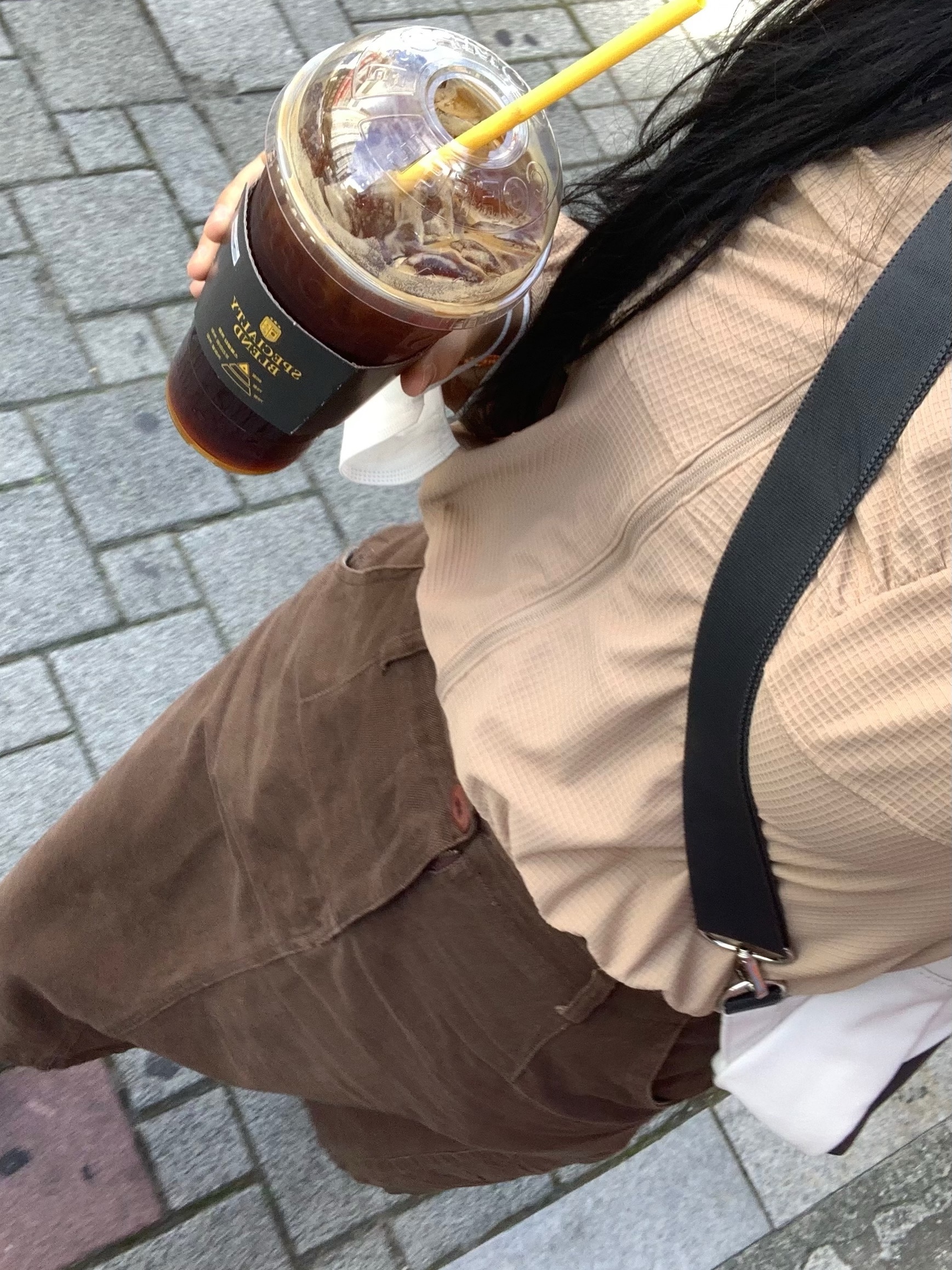 (W) Mischief Hooded Waffle Zip Up Beige, Mischief Foldable Leather Sling Bag Ivory Charcoal 착용 스타일 - 2