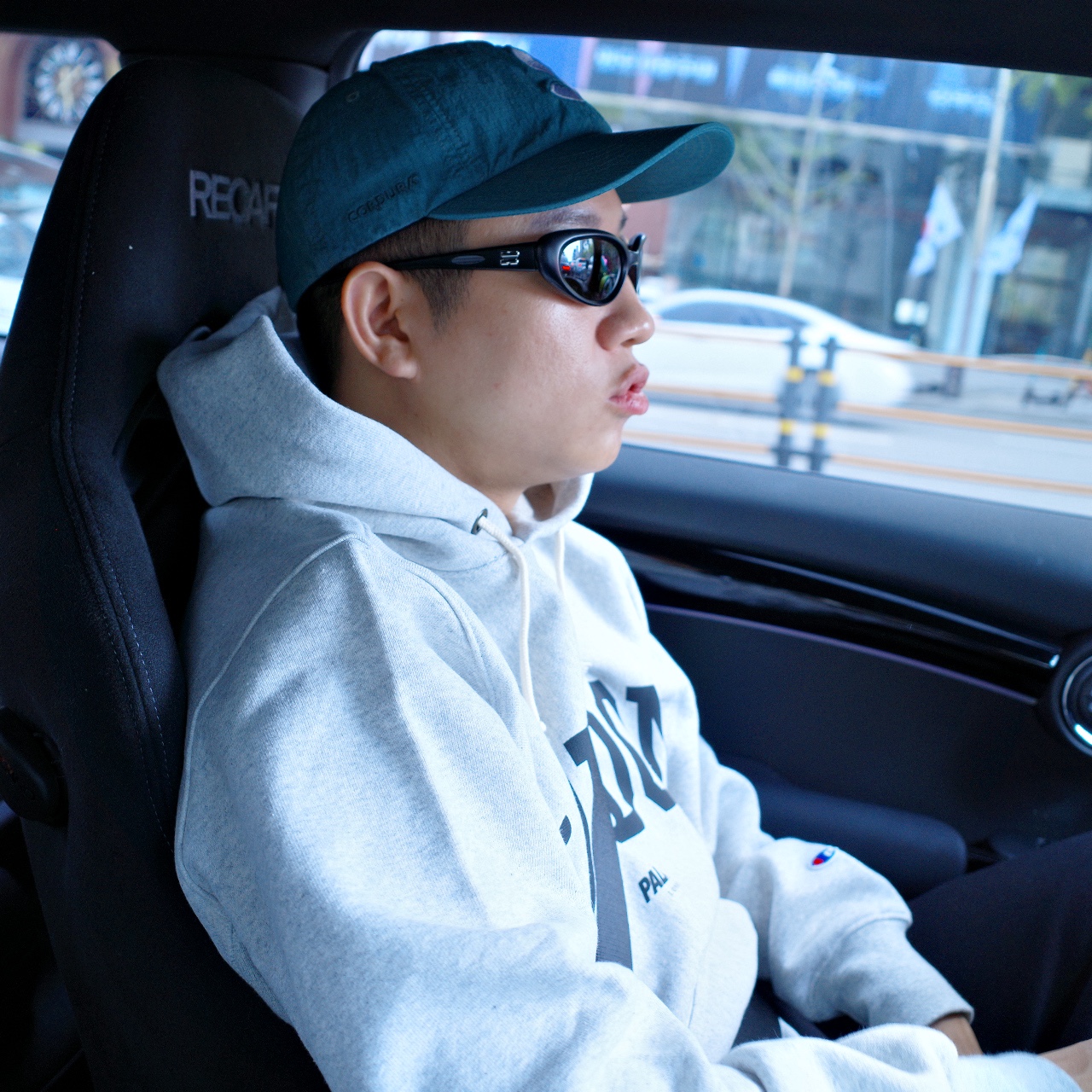 Palace x Champion Shop Hood London Grey Marl - 24FW 착용 스타일 - 3