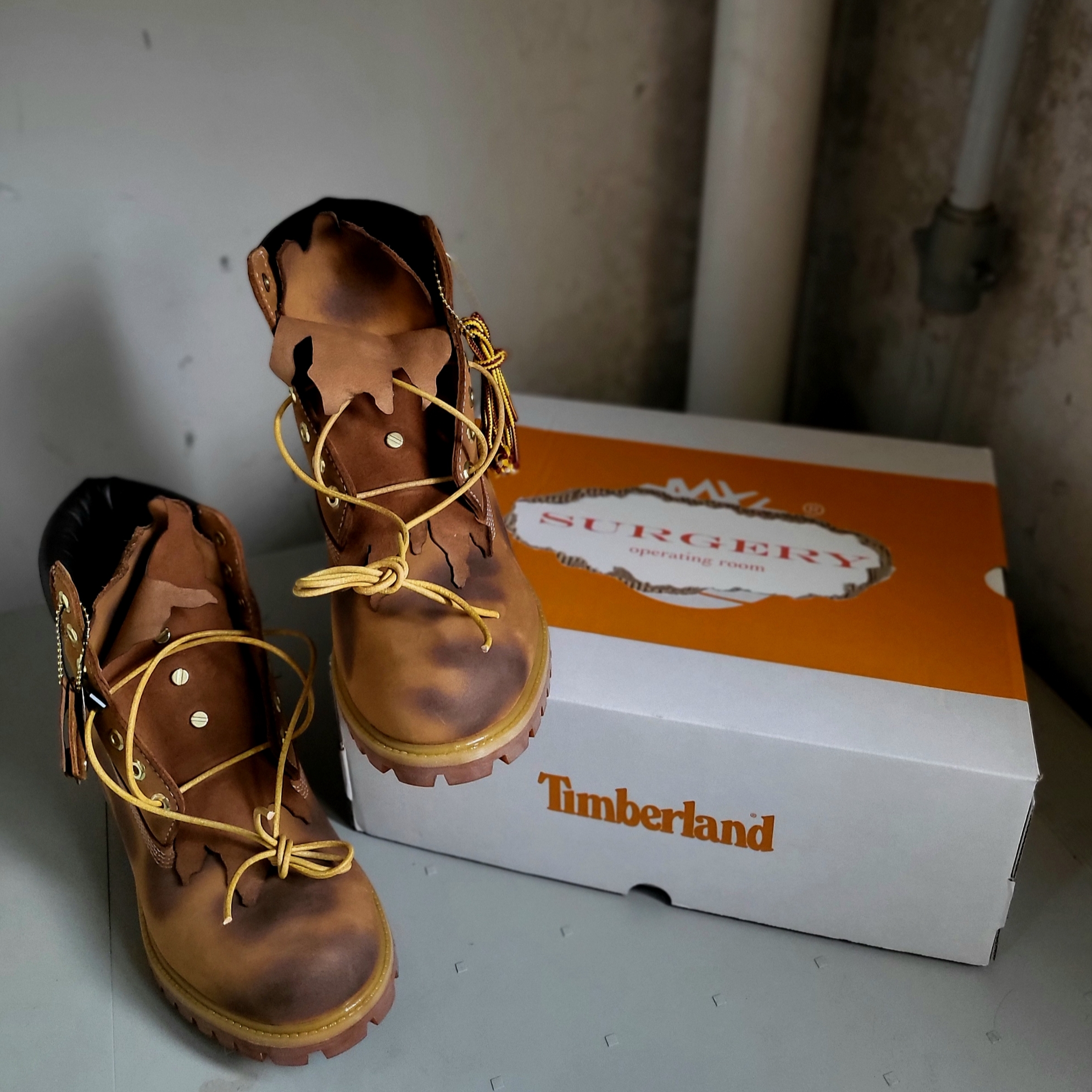 Timberland x Surgery 6 inch Boot Yellow - Wide 착용 스타일