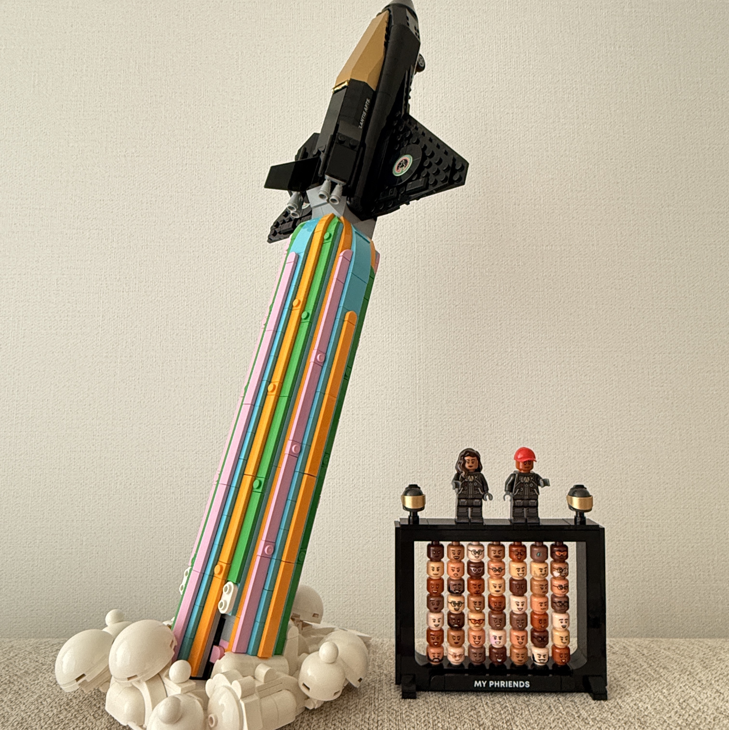 Lego Over the Moon with Pharrell Williams 착용 스타일