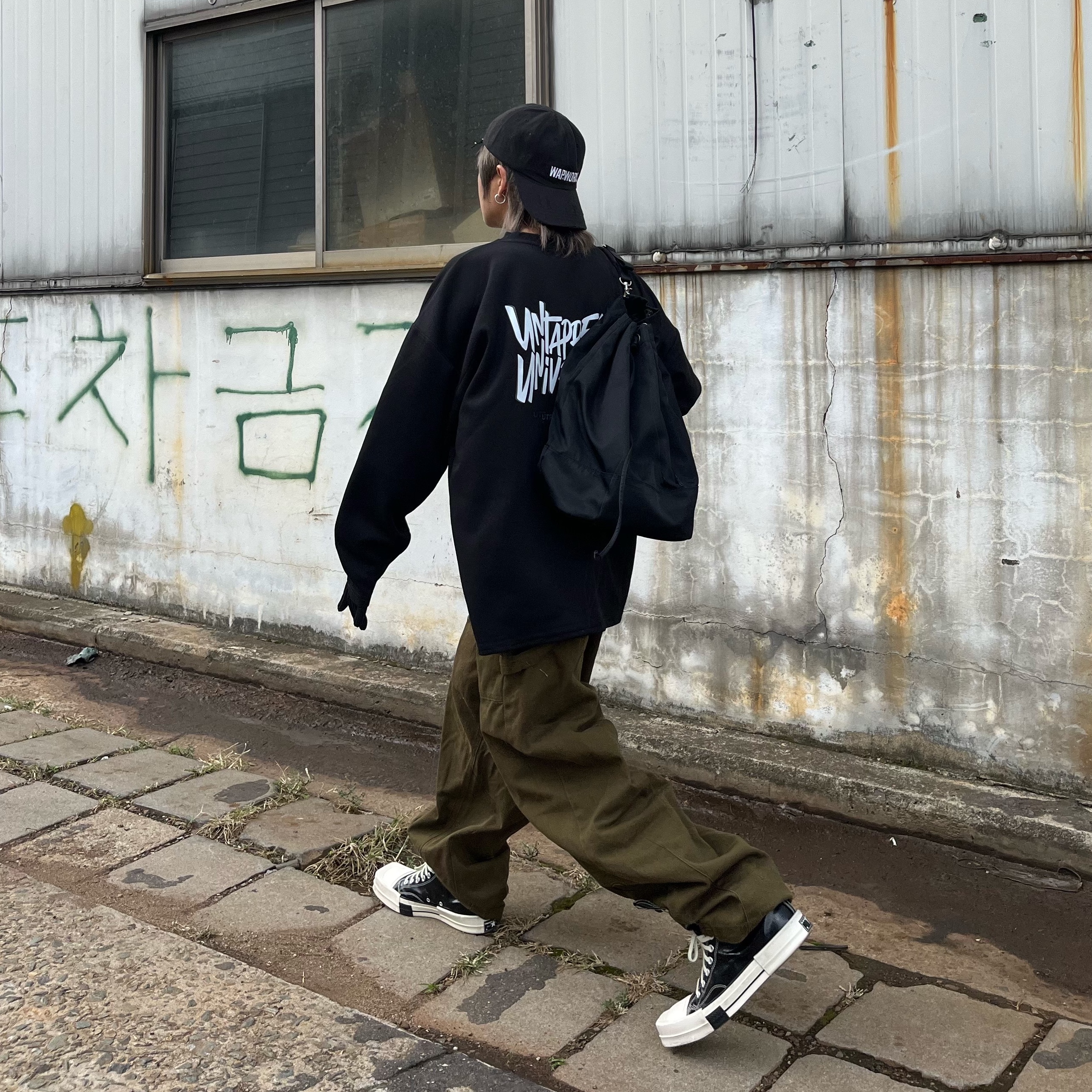 Converse x Drkshdw Turbodrk Chuck 70 Hi Black Lacquered Denim, Nike Therma-Fit Academy Football Gloves Black 착용 스타일 - 1