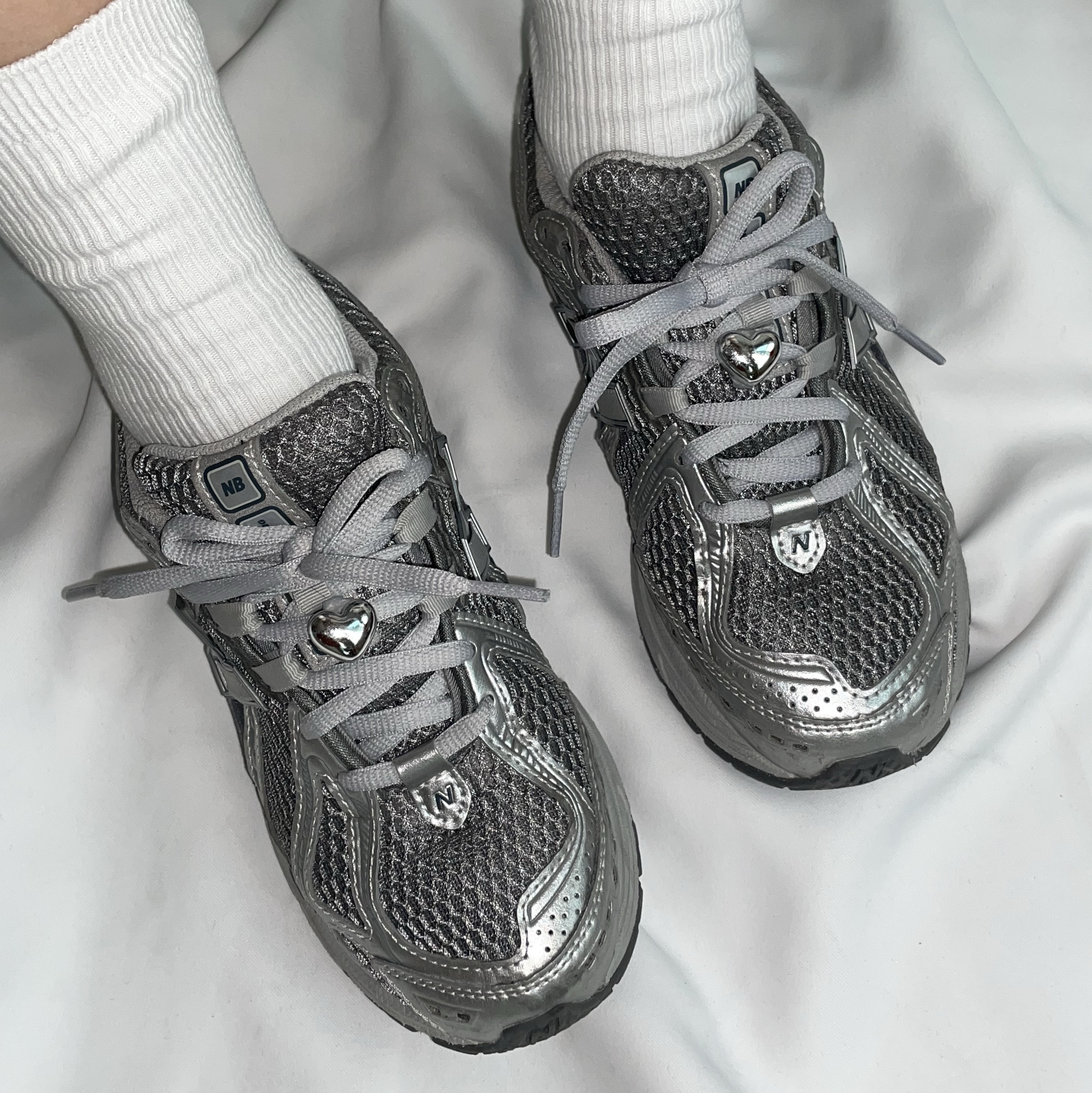 New Balance 1906R Harbor Grey Silver Metalic 착용 스타일 - 2