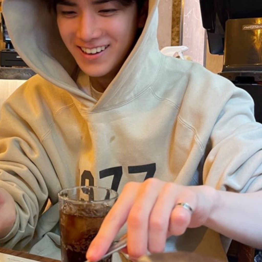 Essentials 1977 Hoodie Wheat - 22SS 착용 스타일 - 5