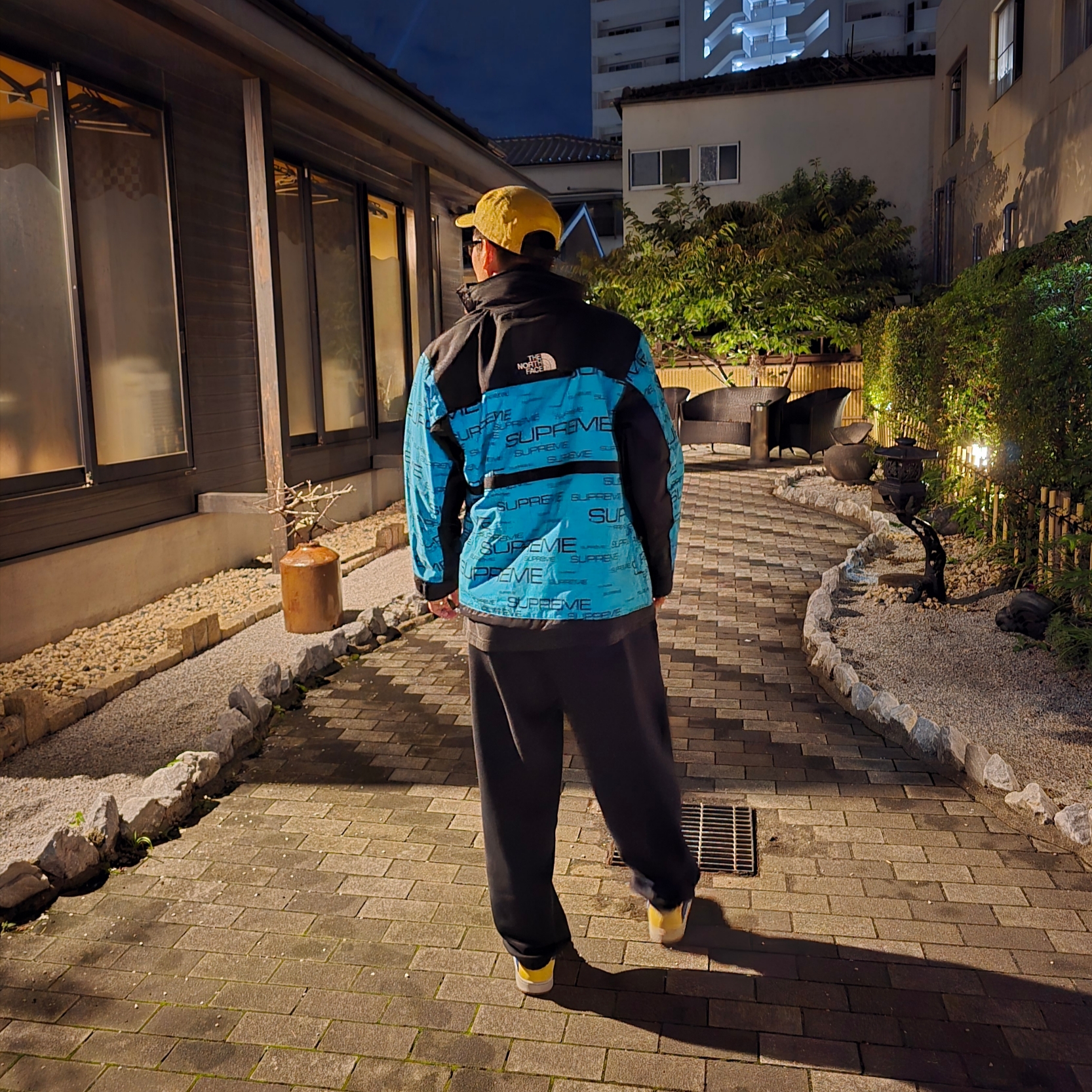 Supreme x The North Face Steep Tech Apogee Jacket Teal - 21FW, Supreme Coated Denim Camp Cap Yellow - 24SS 착용 스타일 - 2