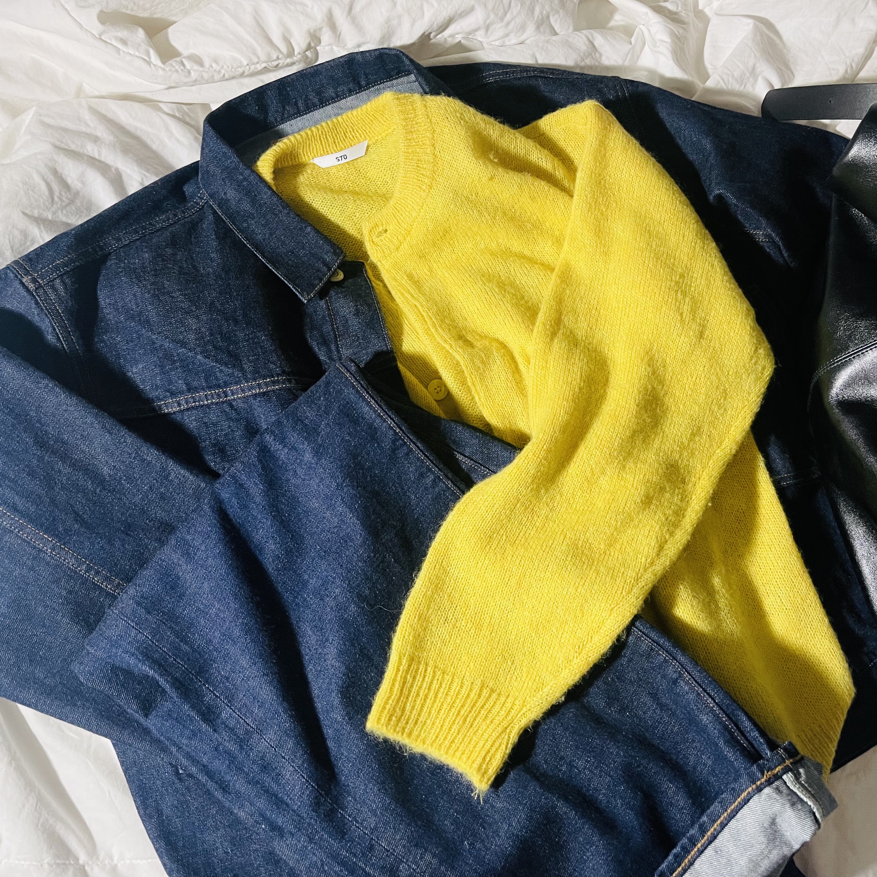 STU Round Neck Cardigan Yellow 착용 스타일 - 1