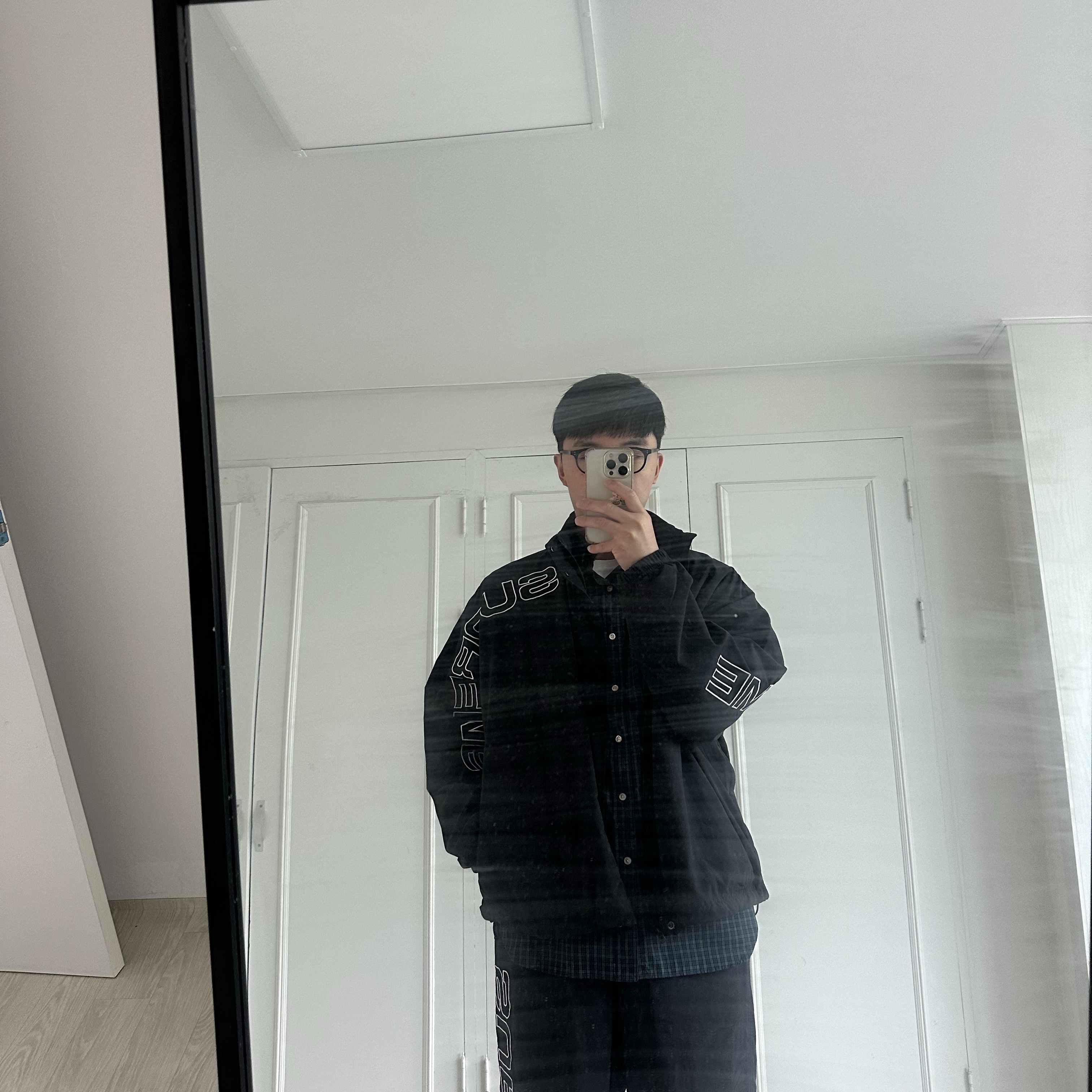 Supreme Spellout Embroidered Track Jacket Black - 24FW, Supreme Spellout Embroidered Track Pant Black - 24FW 착용 스타일