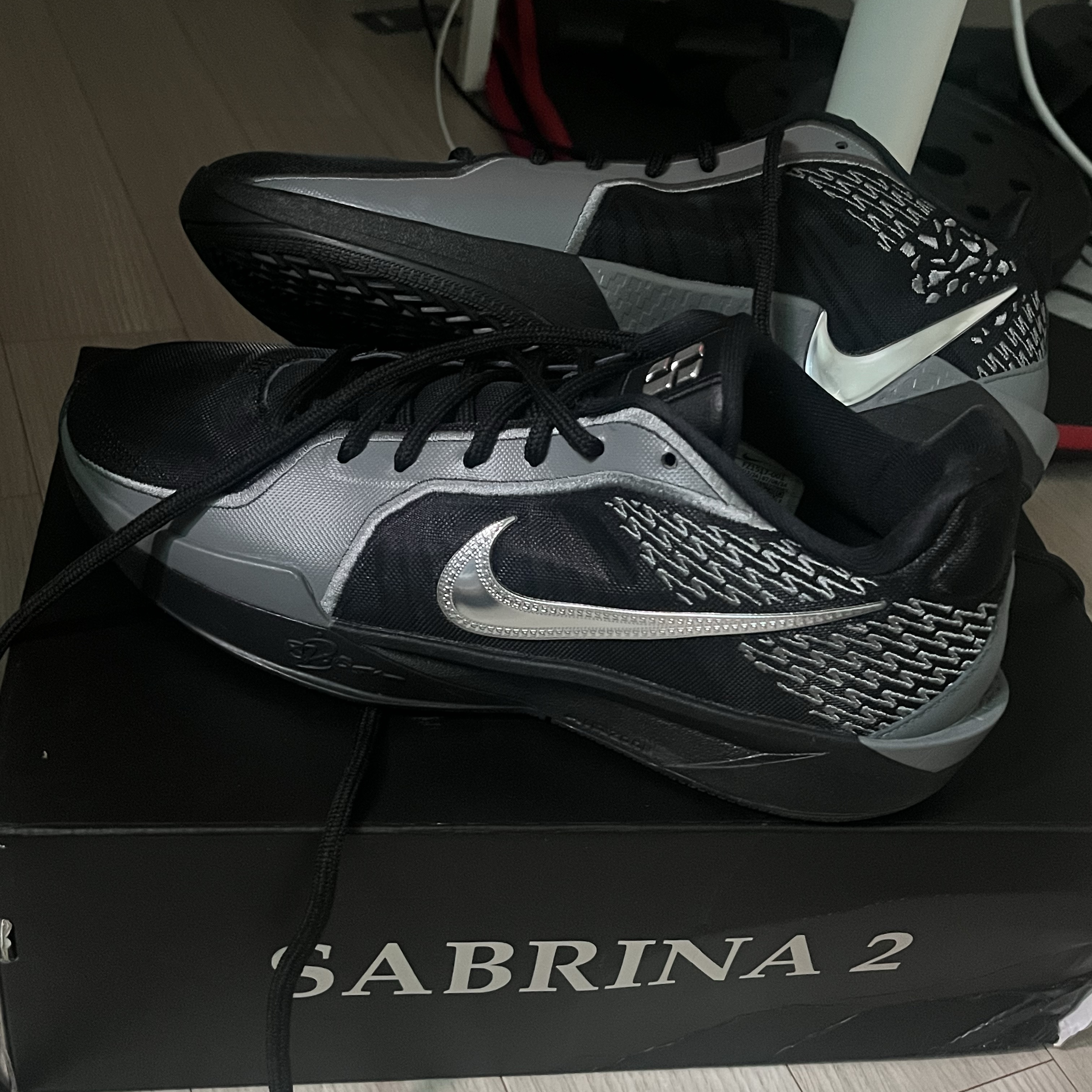 Nike Sabrina 2 EP Mirrored Black Smoke Grey 착용 스타일