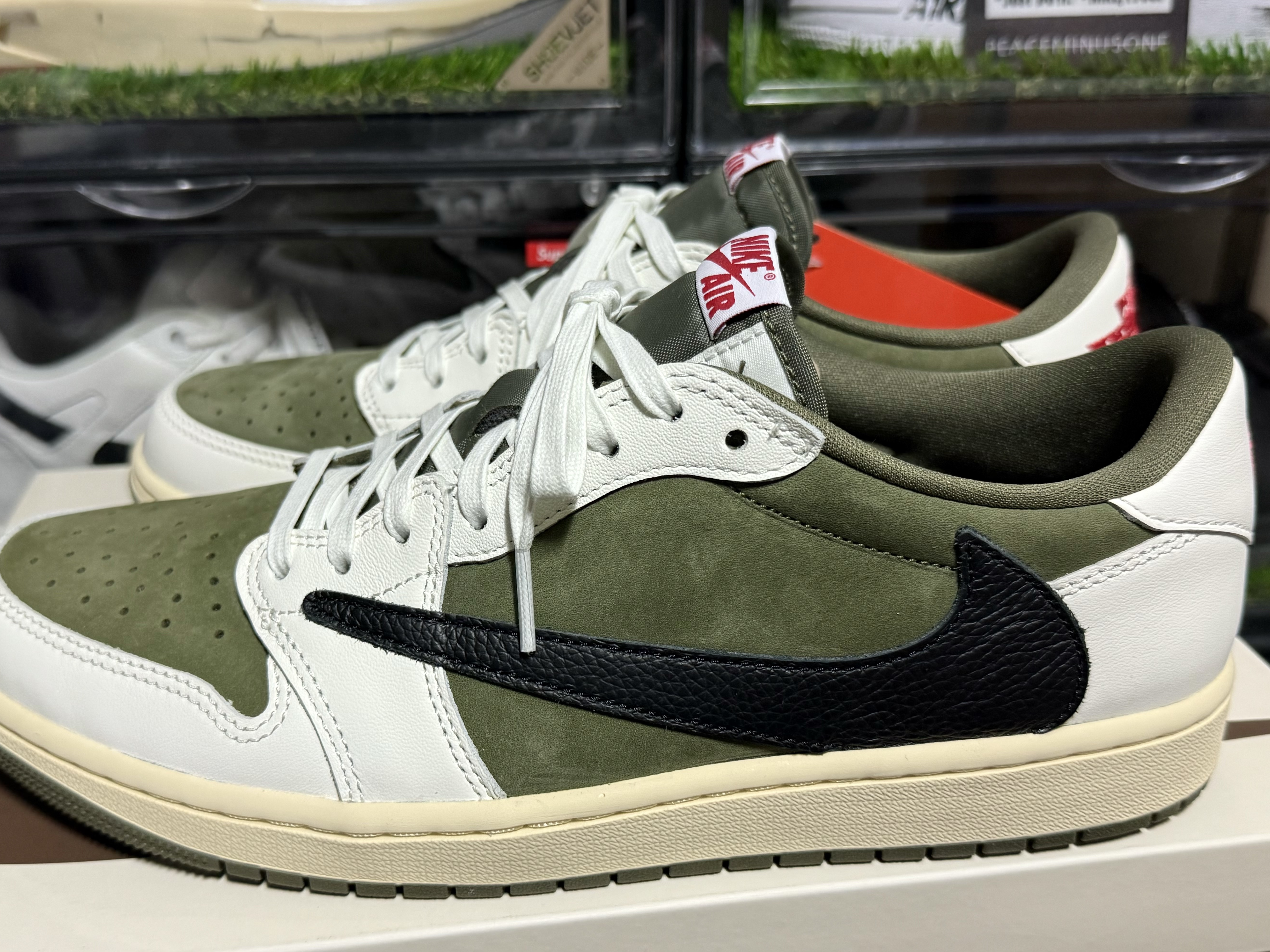 Jordan 1 x Travis Scott Retro Low OG SP Reverse Olive 착용 스타일