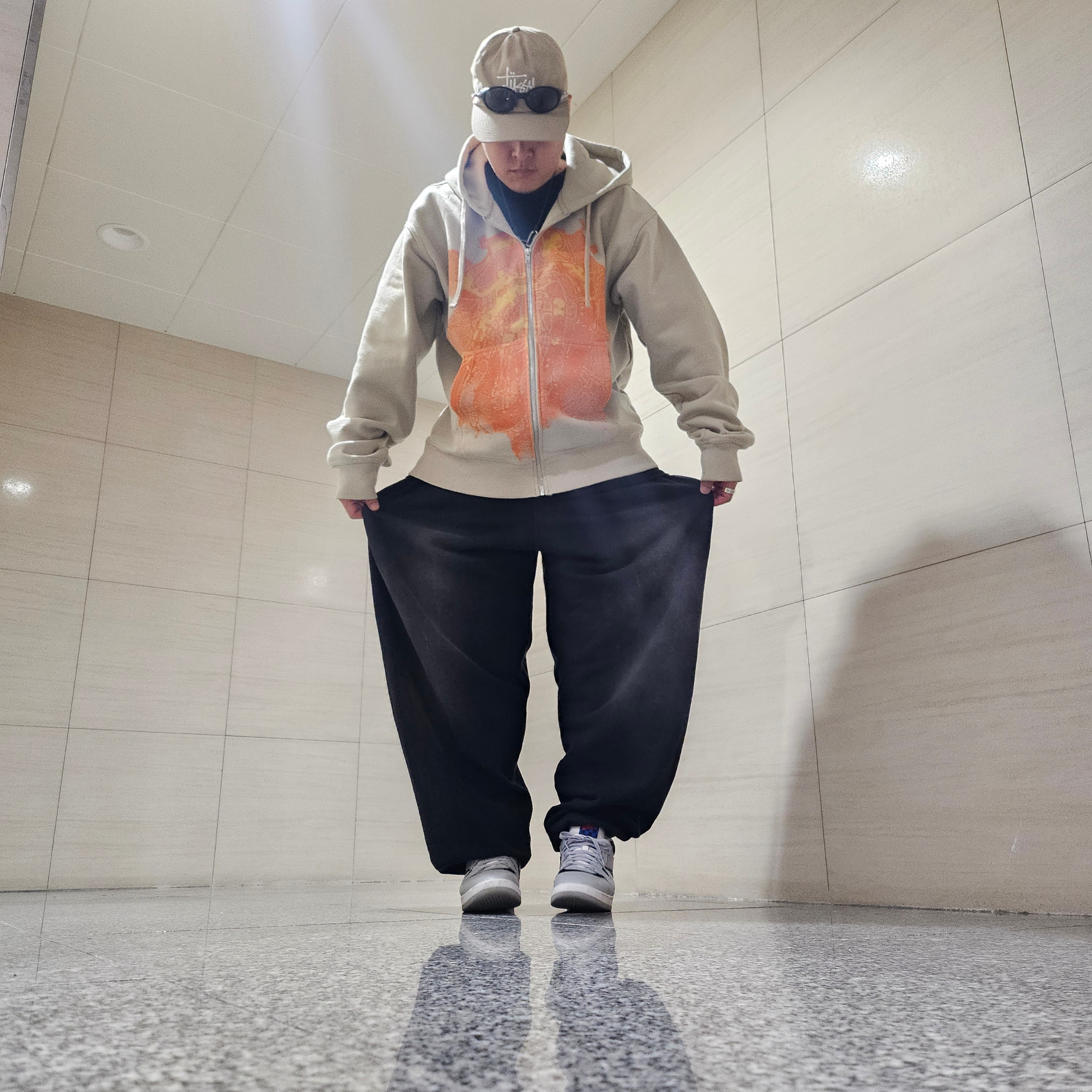 Stussy Basic Strapback Cap Khaki, Stussy Web Zip Hoodie Khaki 착용 스타일 - 1