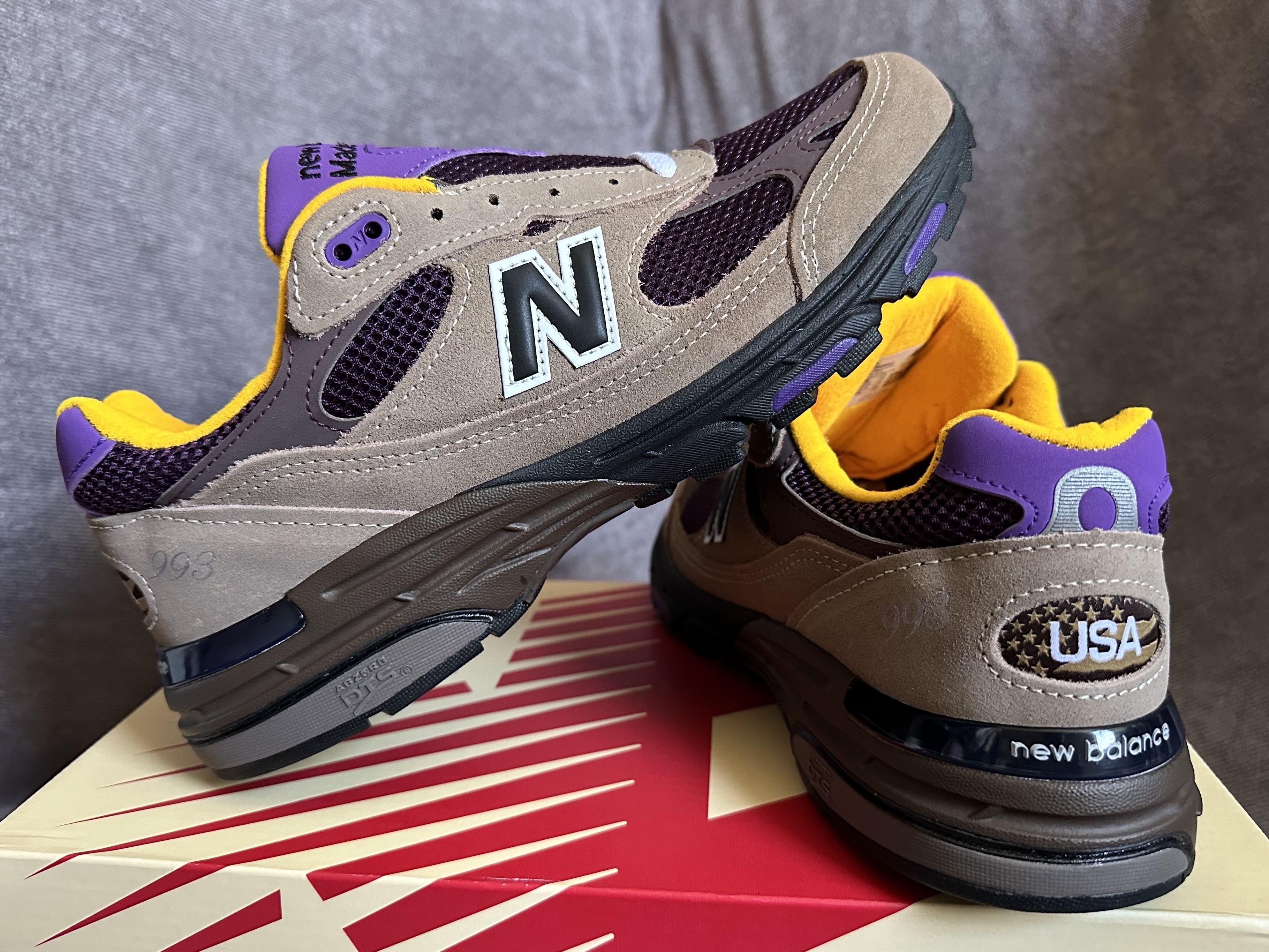 New Balance 993 Made in USA Mushroon Midnight Violet 착용 스타일 - 3
