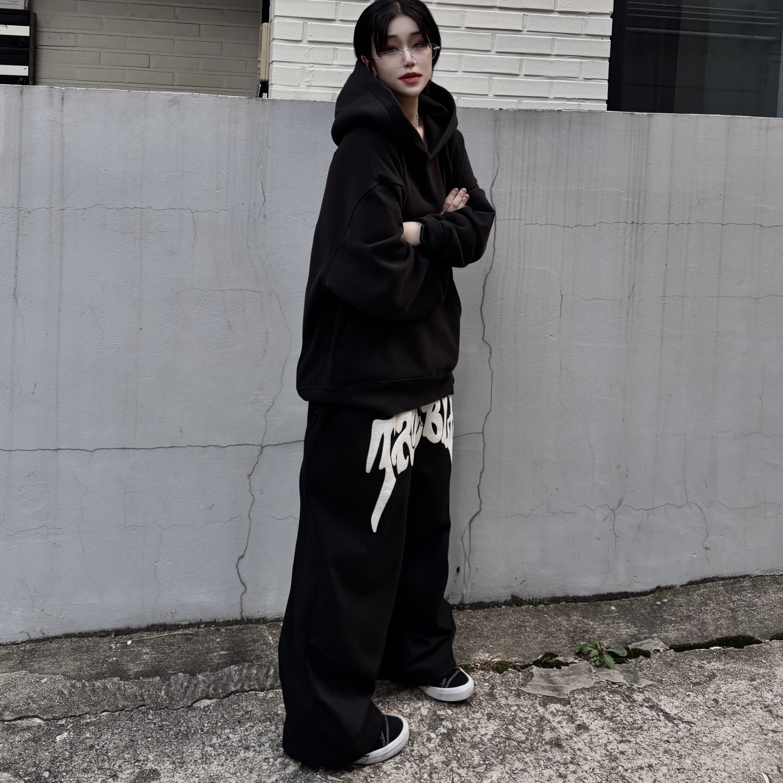 Vans Knu-Skool Black True White 착용 스타일 - 1