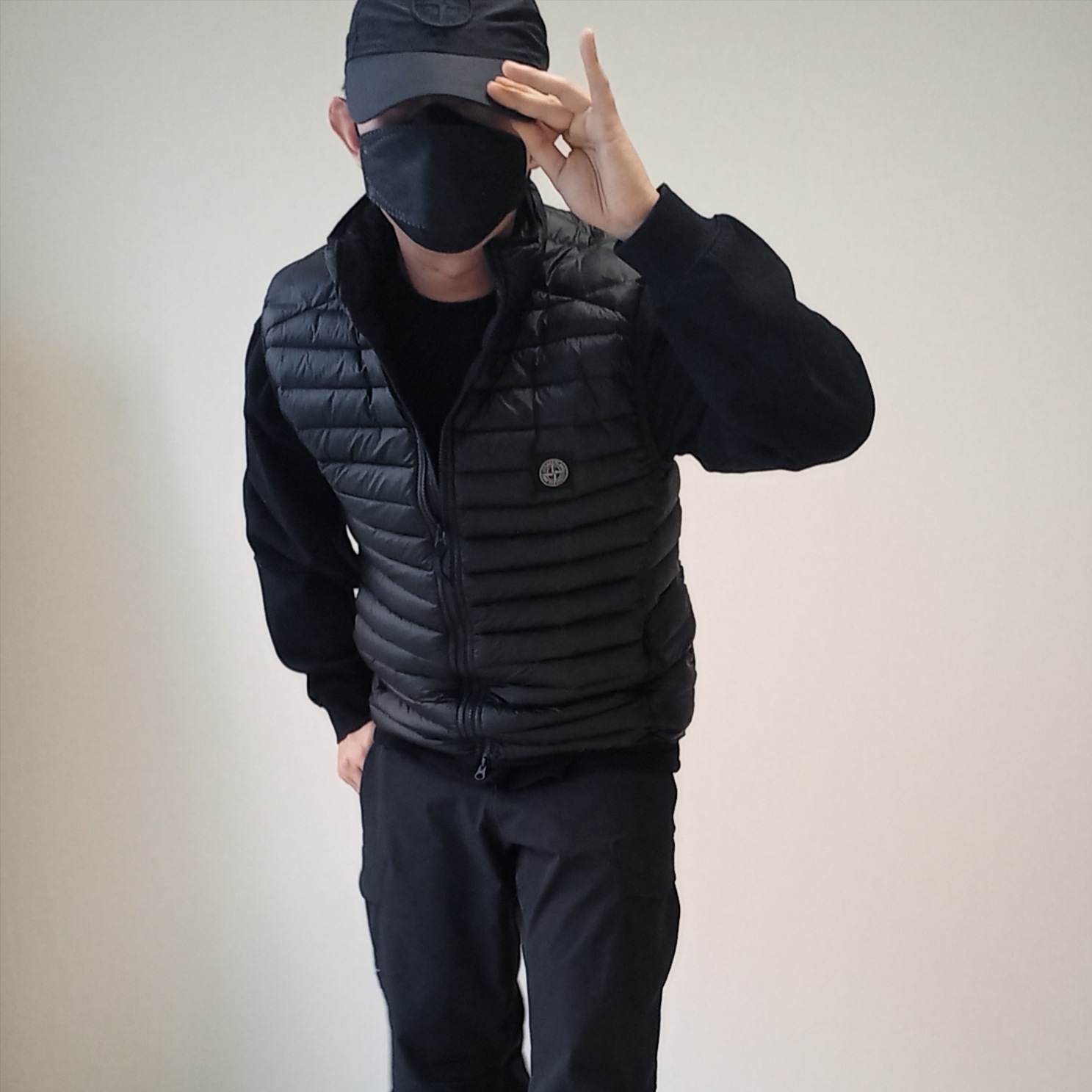 Stone Island G0224 Loom Woven Chambers Recycled Nylon Down-TC Vest Black - 23FW, Arc'teryx Rampart Pants Black 착용 스타일 - 6