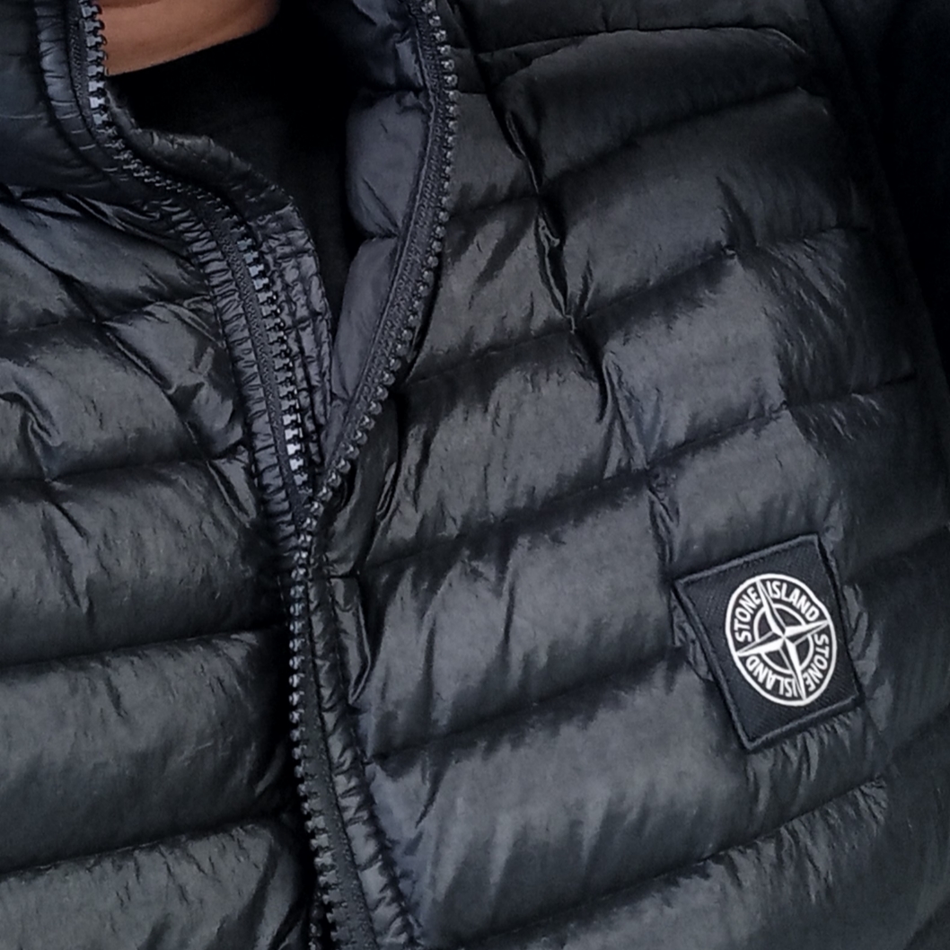 Stone Island G0224 Loom Woven Chambers Recycled Nylon Down-TC Vest Black - 23FW, Arc'teryx Rampart Pants Black 착용 스타일 - 3