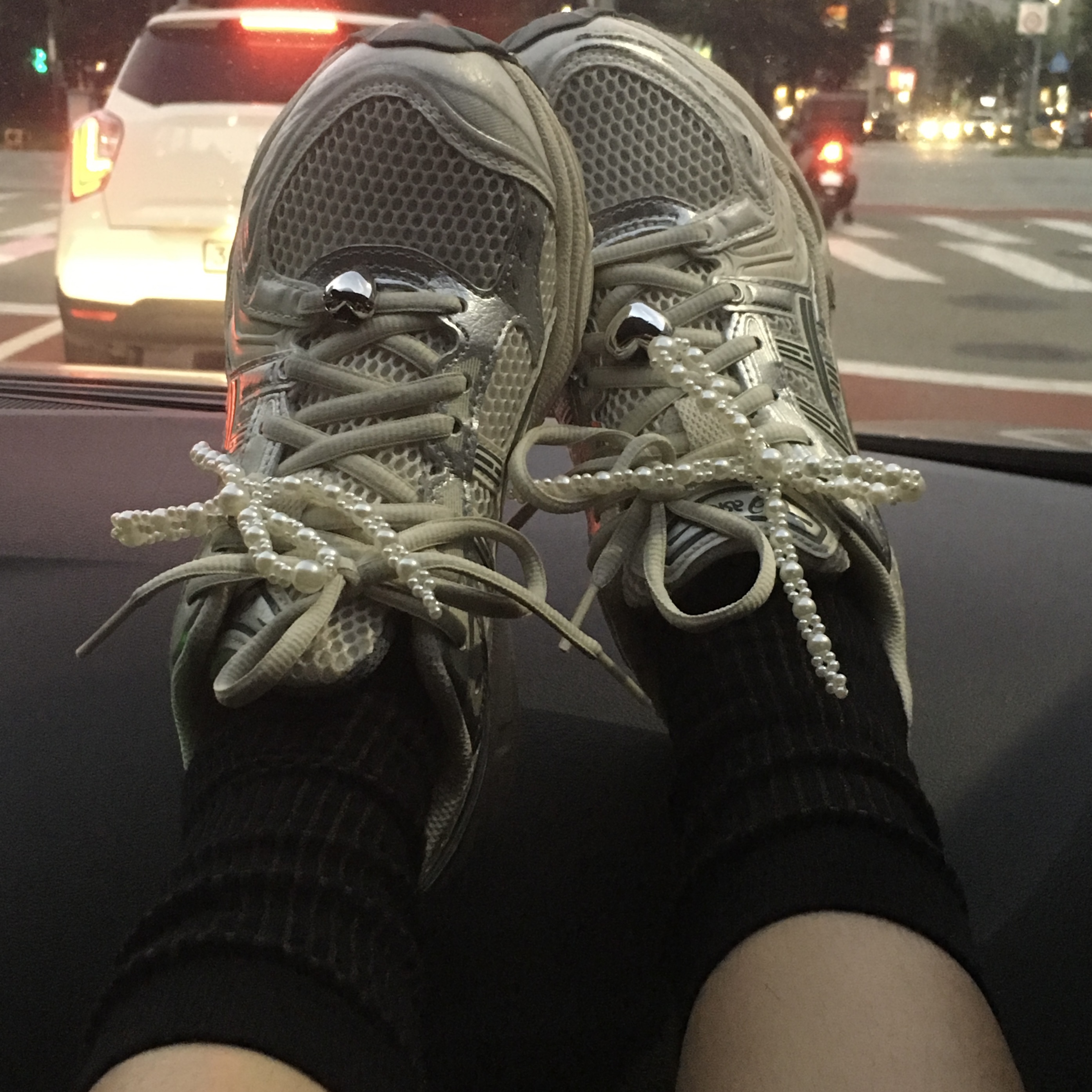 Asics Gel-Kayano 14 Birch Dark Pewter 착용 스타일 - 3