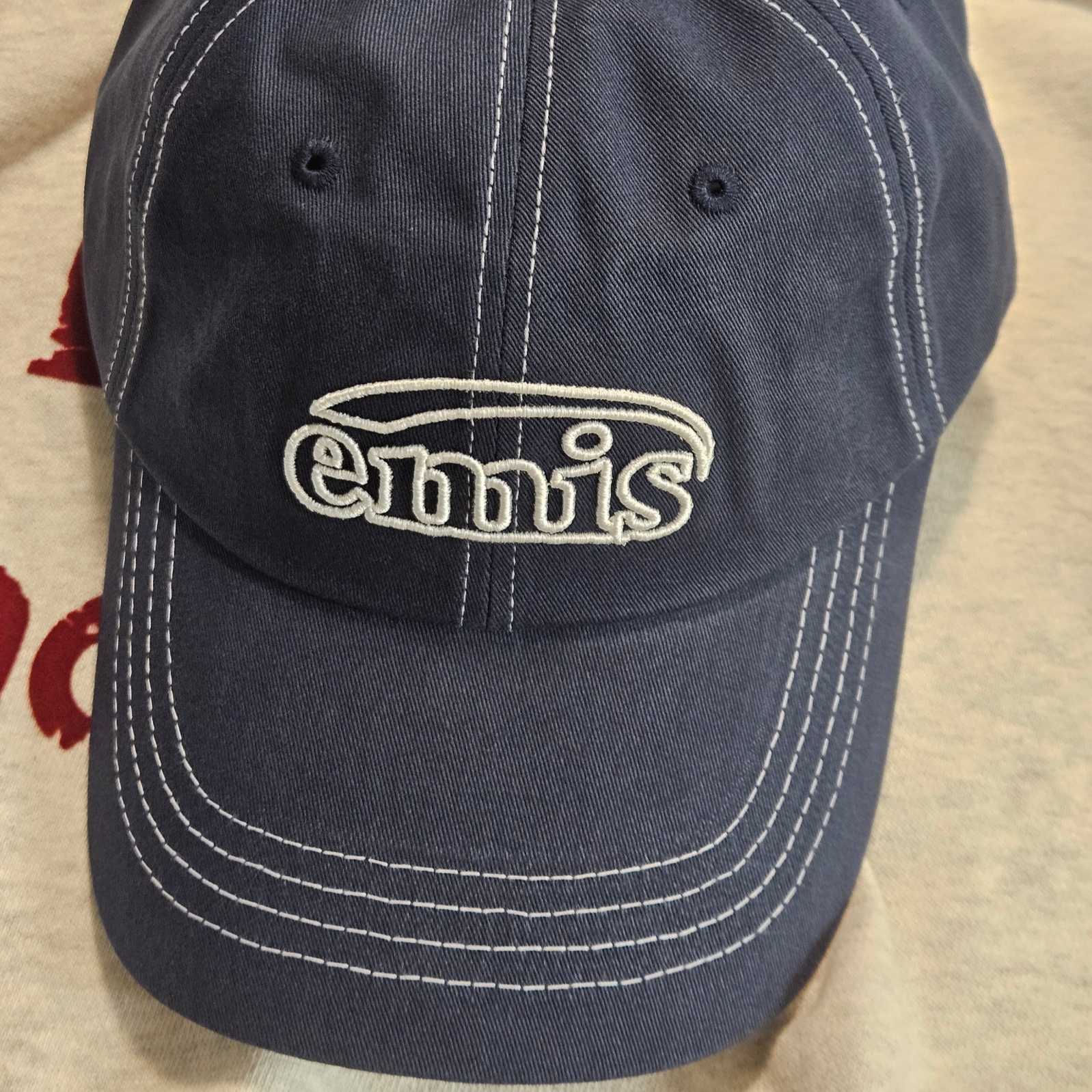 Emis White Stitch Ball Cap Navy 착용 스타일