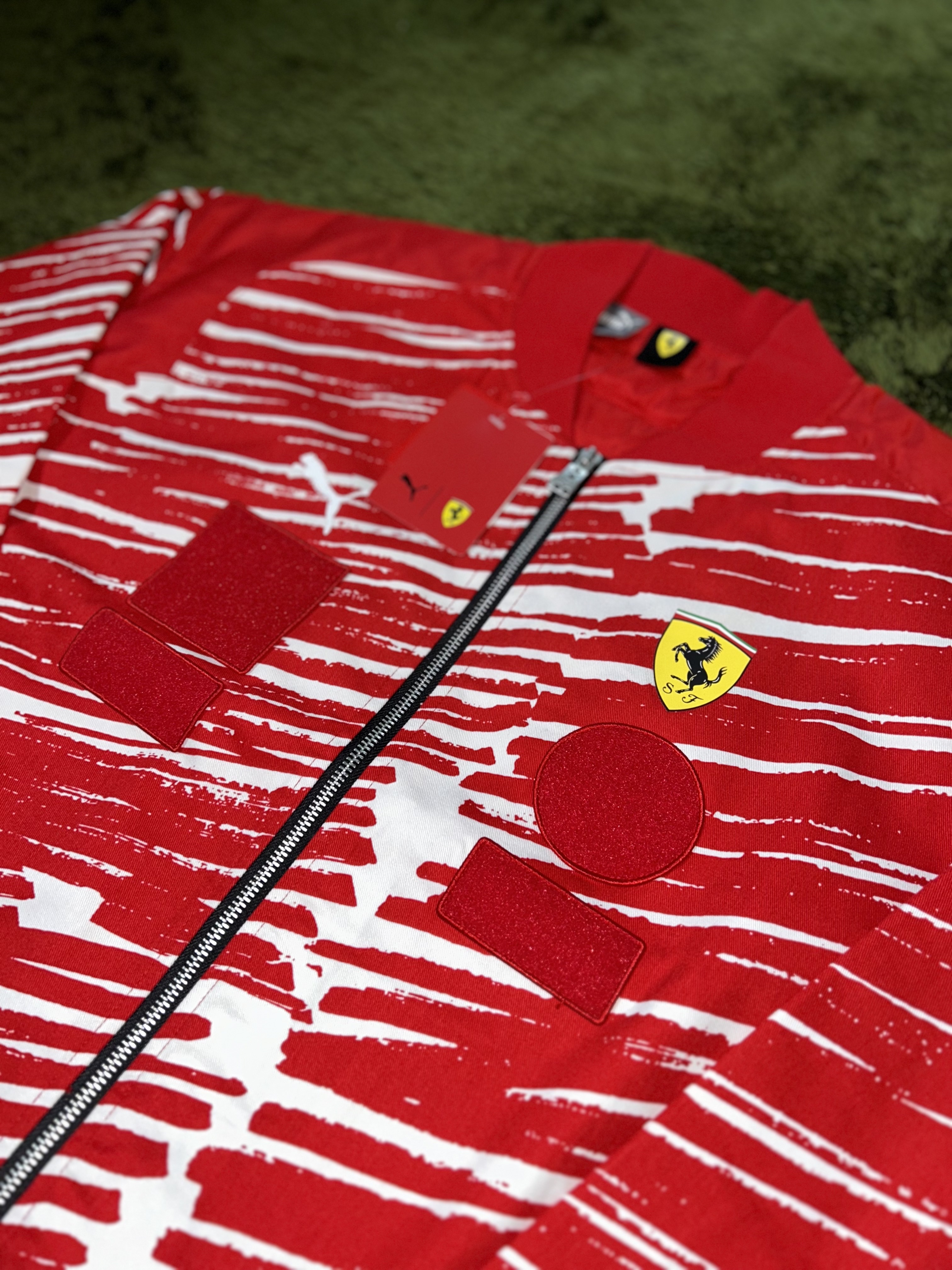 Puma x Ferrari x Joshua Vides Race Jacket Red White 착용 스타일 - 1