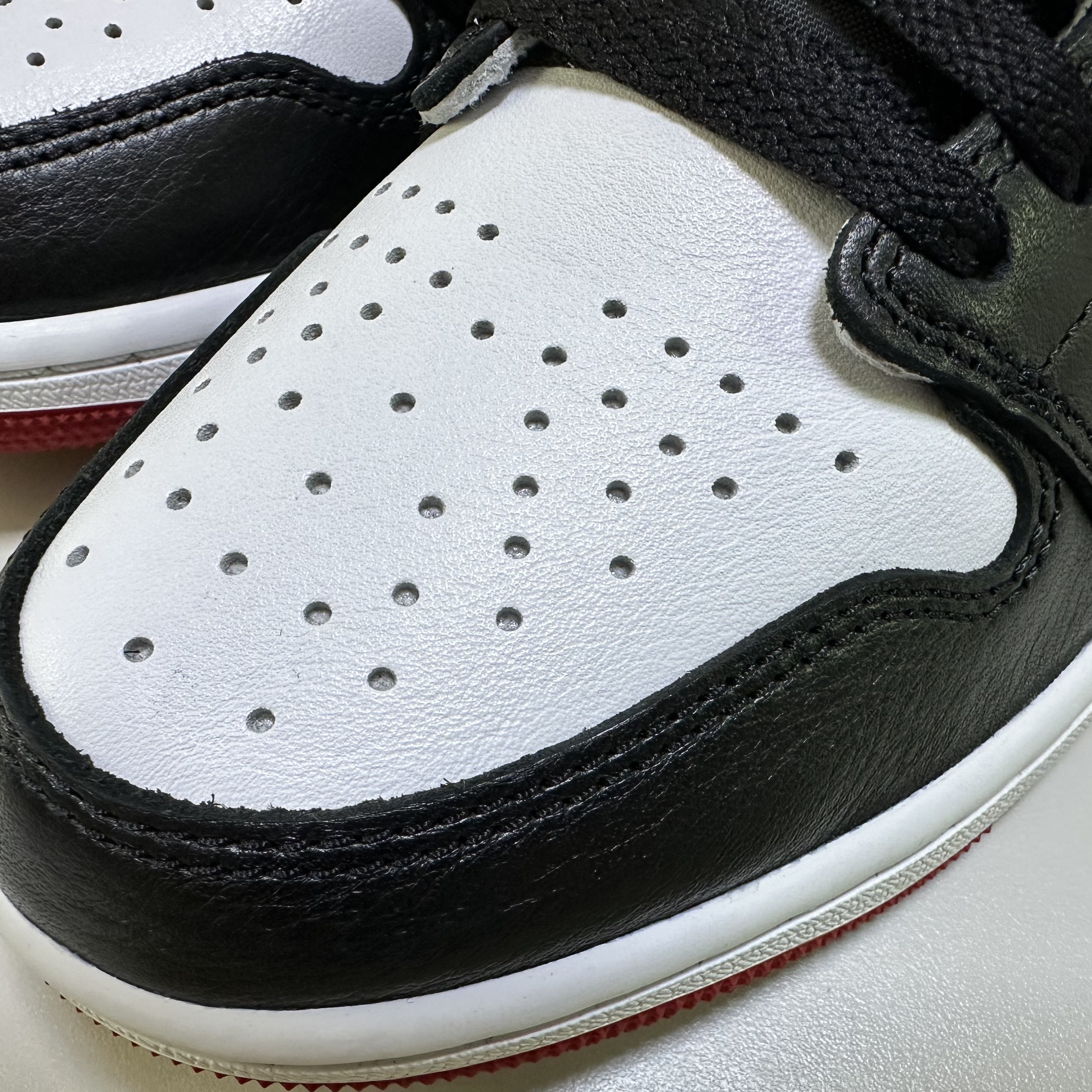 Jordan 1 Retro Low OG Black Toe 착용 스타일 - 2