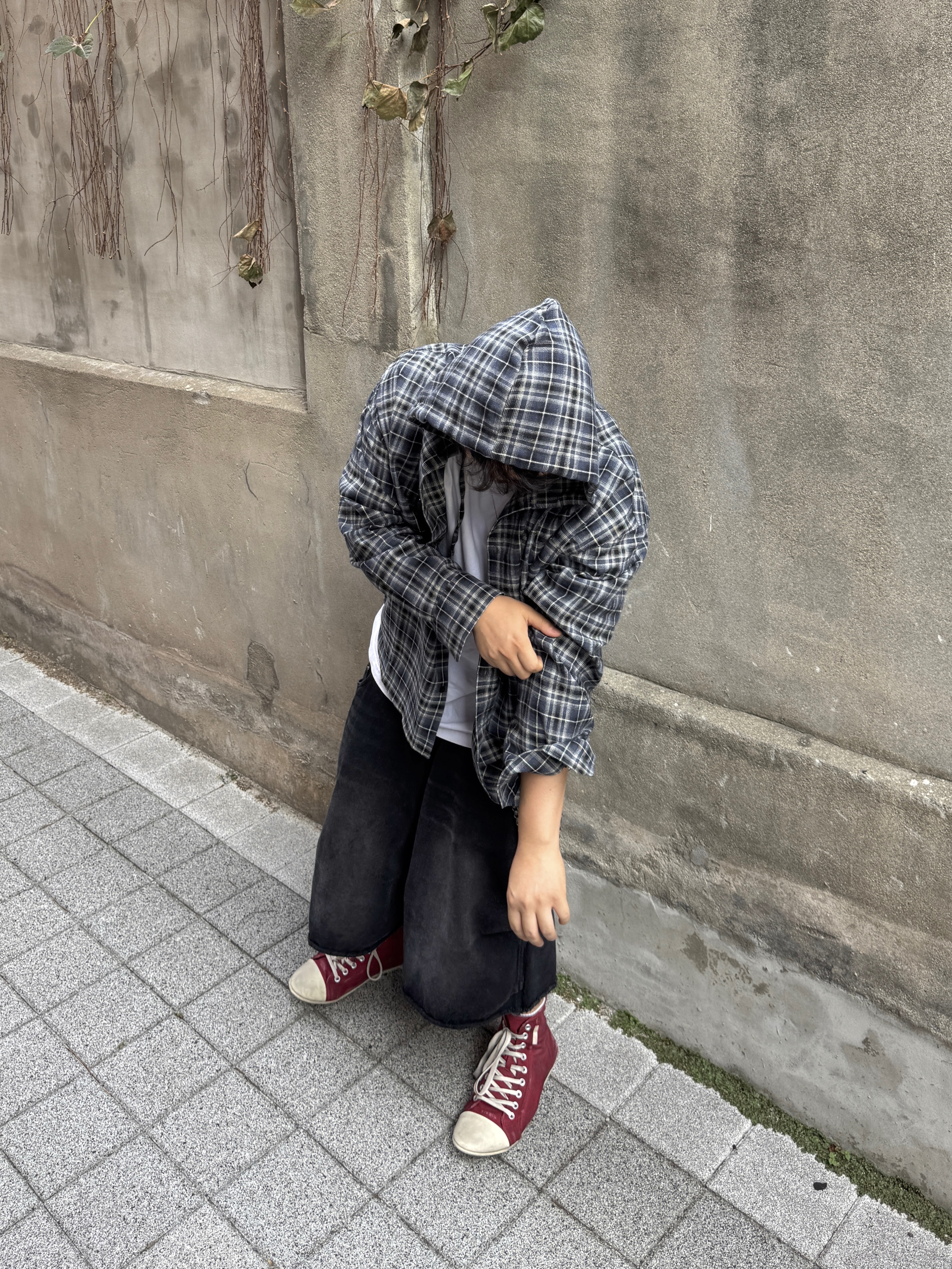 Balenciaga Paris Ultra Flat High Top Sneakers Red 착용 스타일 - 1