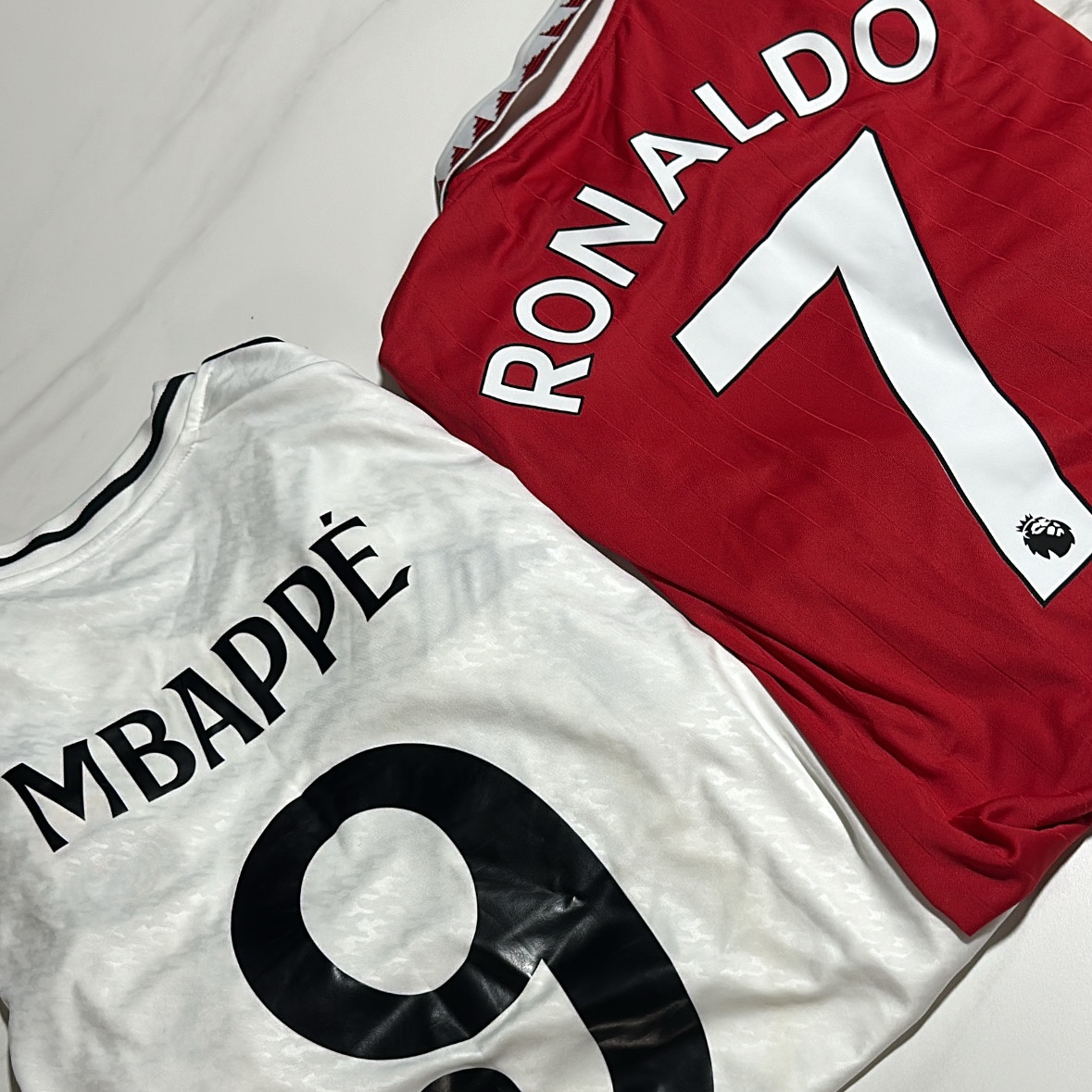 Adidas Real Madrid Originals Track Top Charcoal Grey - KR Sizing, Adidas Real Madrid 2024/25 Home Jersey White - KR Sizing (Non Marking Ver.) 착용 스타일 - 2