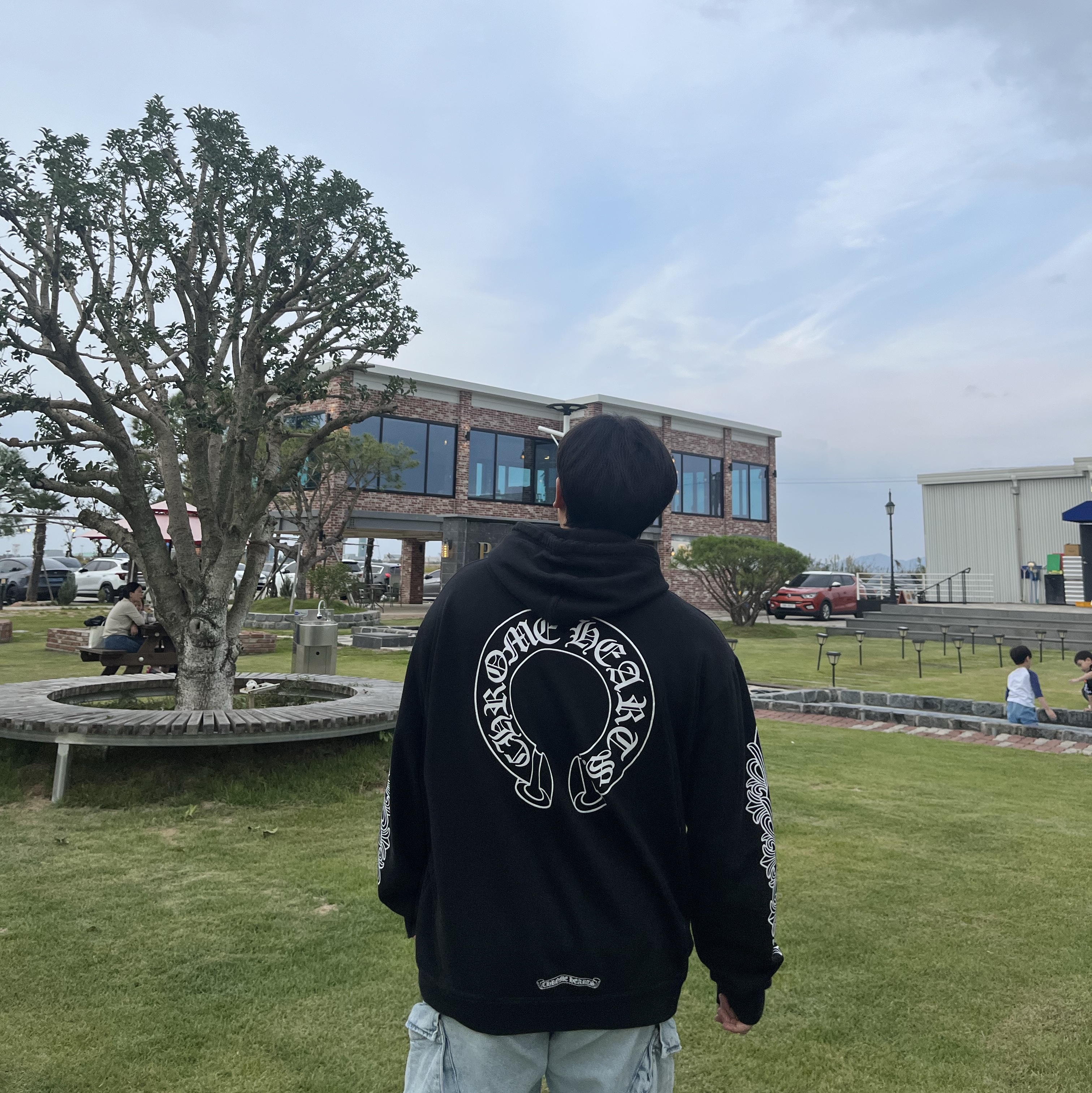 Zara Wide Fit Cargo Jeans Blue Green, Chrome Hearts Horseshoe Floral Hoodie Black 착용 스타일 - 1