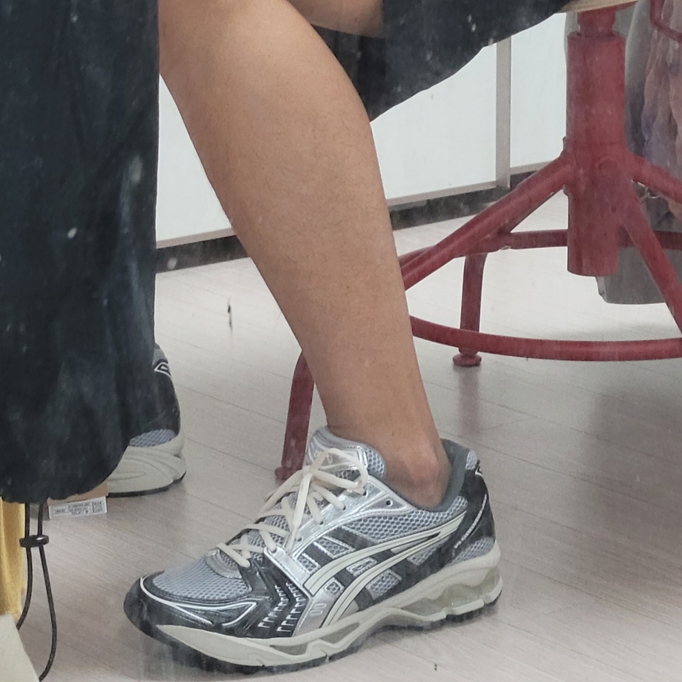 Asics Gel-Kayano 14 Black Glacier Grey 착용 스타일 - 1