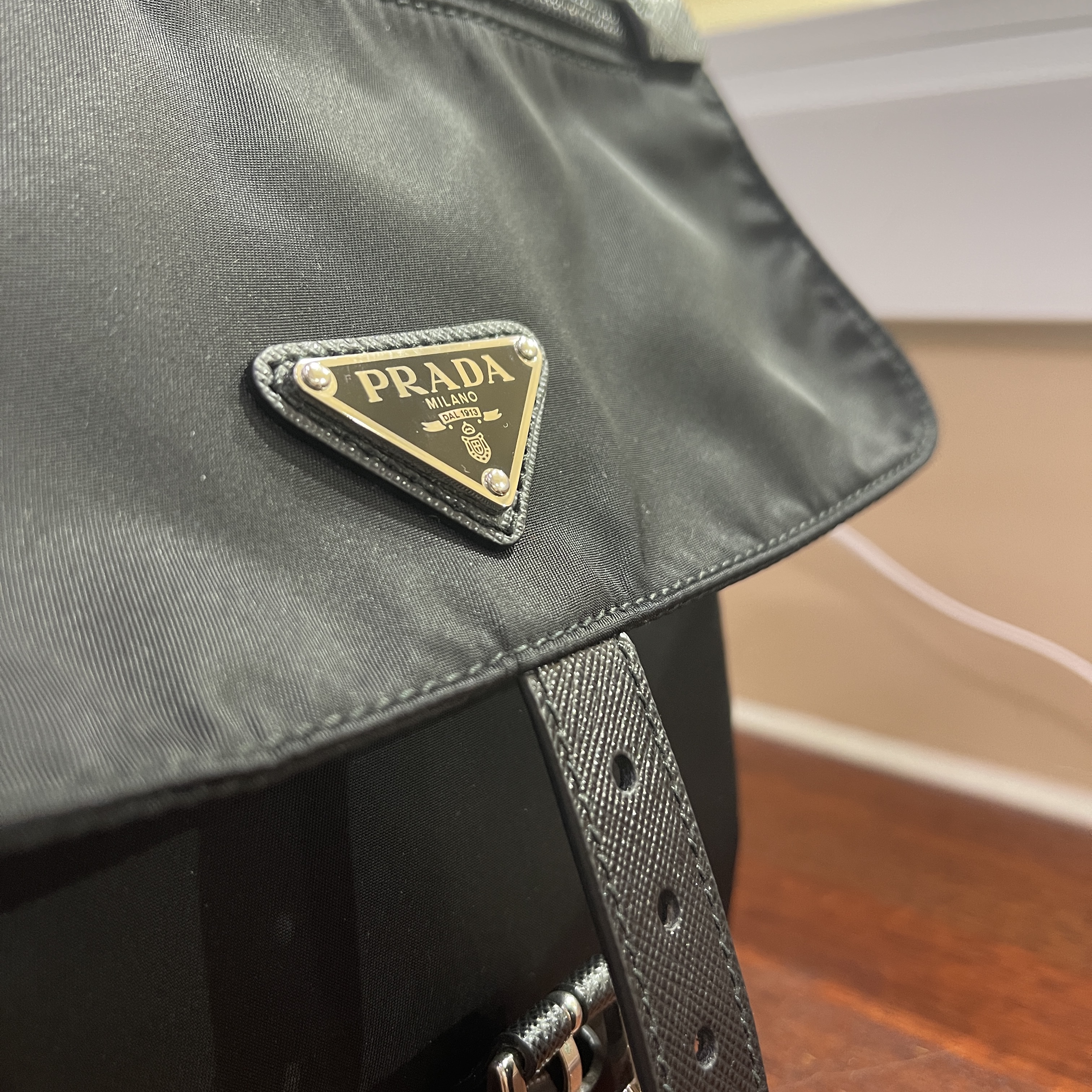 Prada Re-Nylon Shoulder Bag Black 착용 스타일