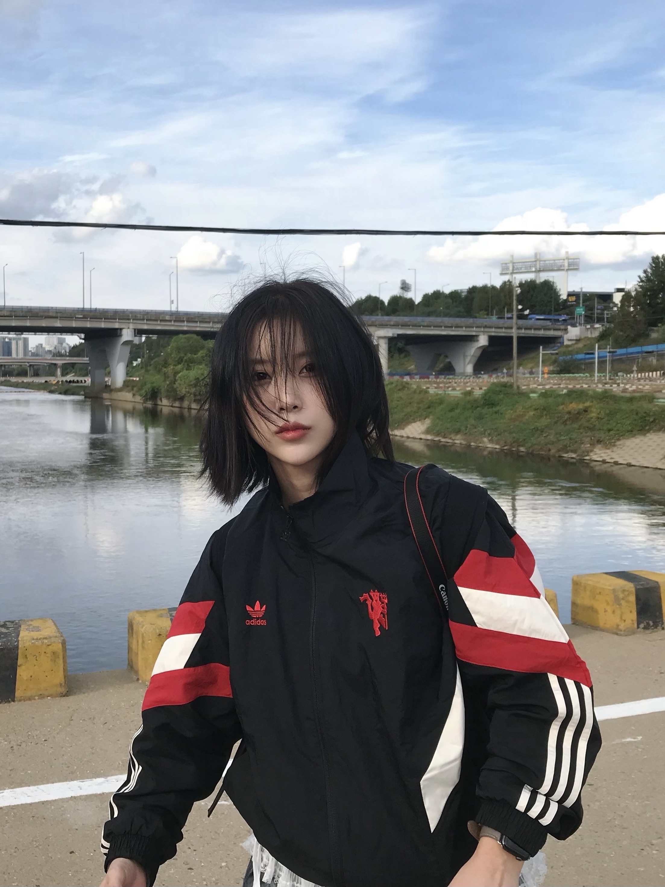 Adidas Manchester United Originals Track Top Black Red - KR Sizing 착용 스타일 - 3