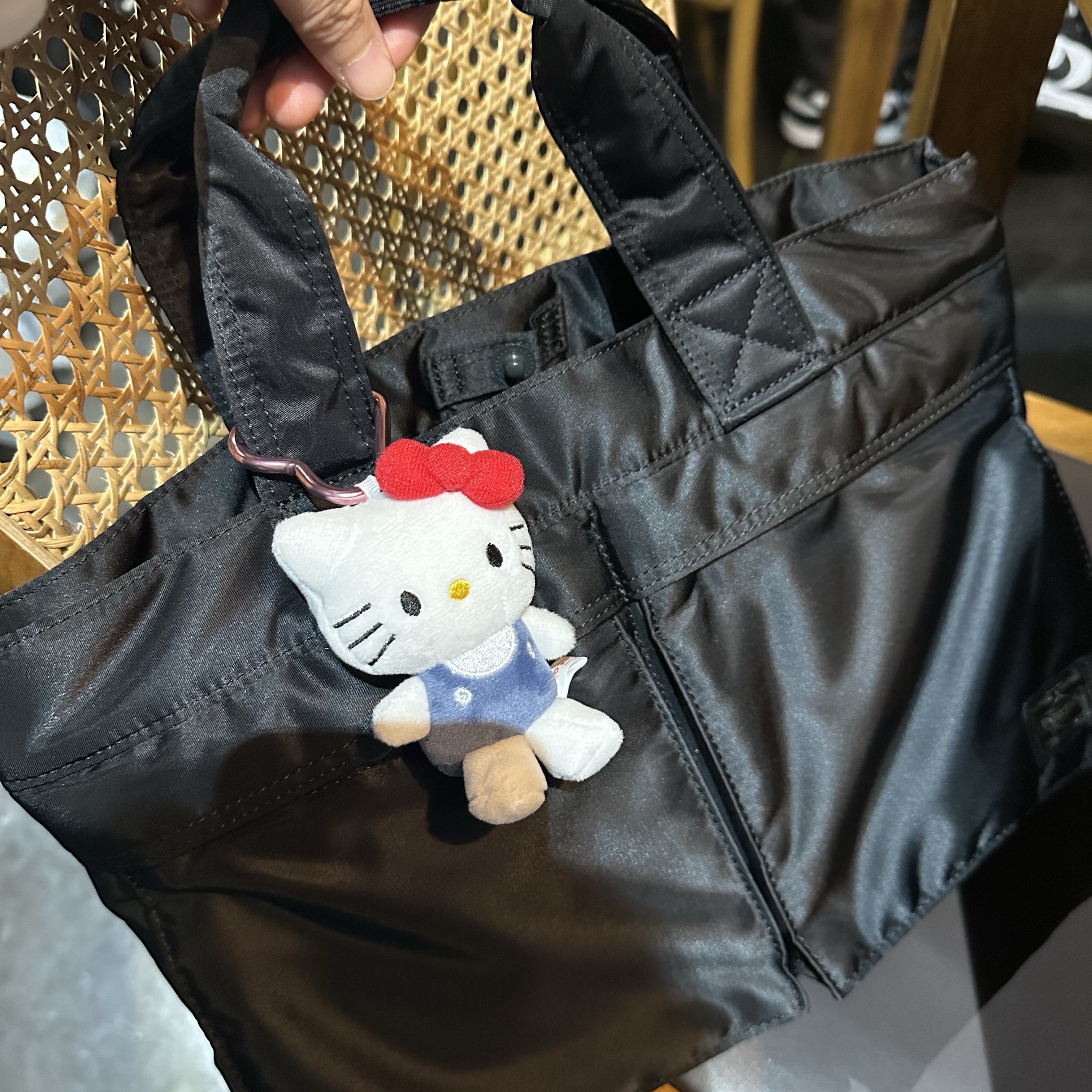 Porter Tanker New Tote Bag Black 착용 스타일