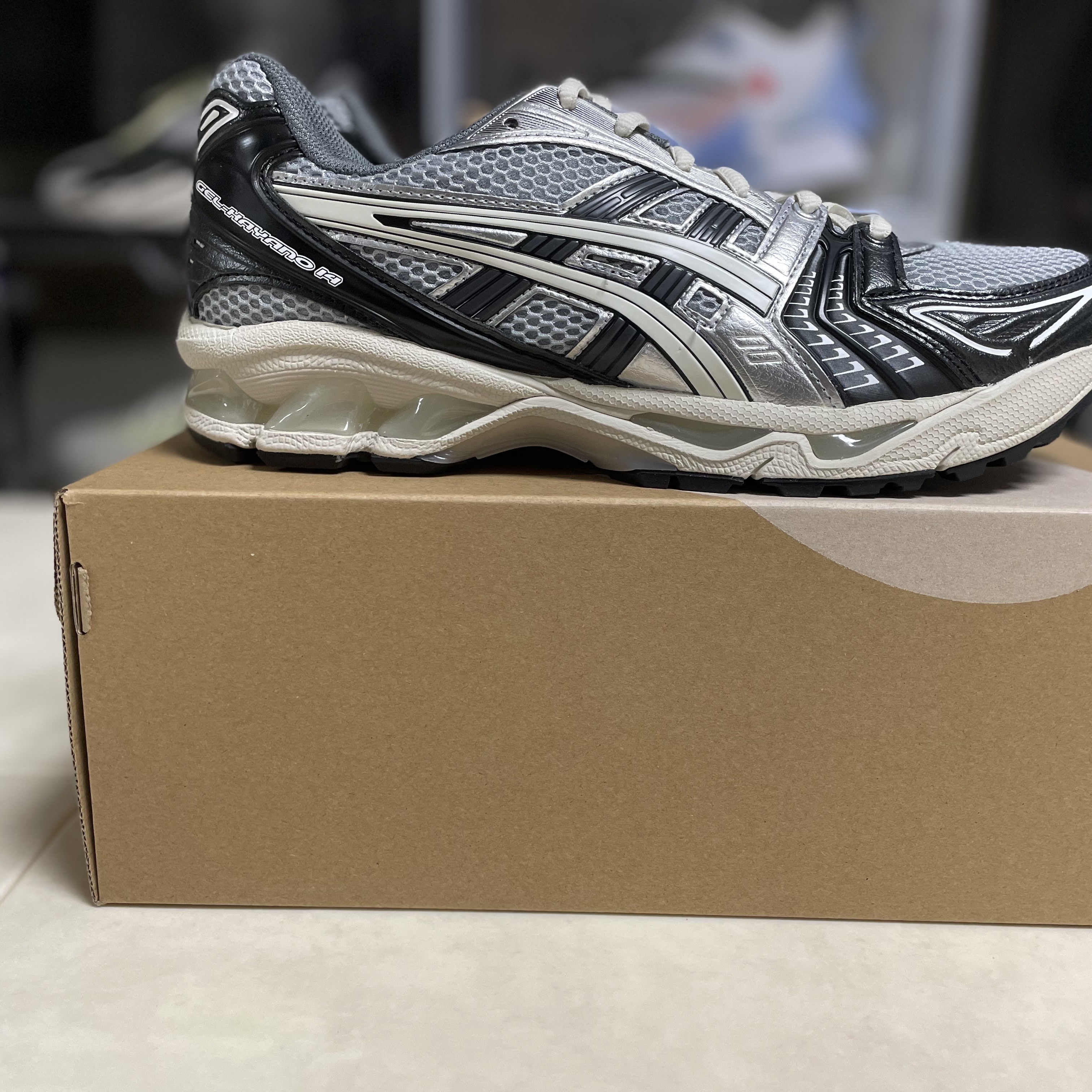 Asics Gel-Kayano 14 Black Glacier Grey 착용 스타일 - 4