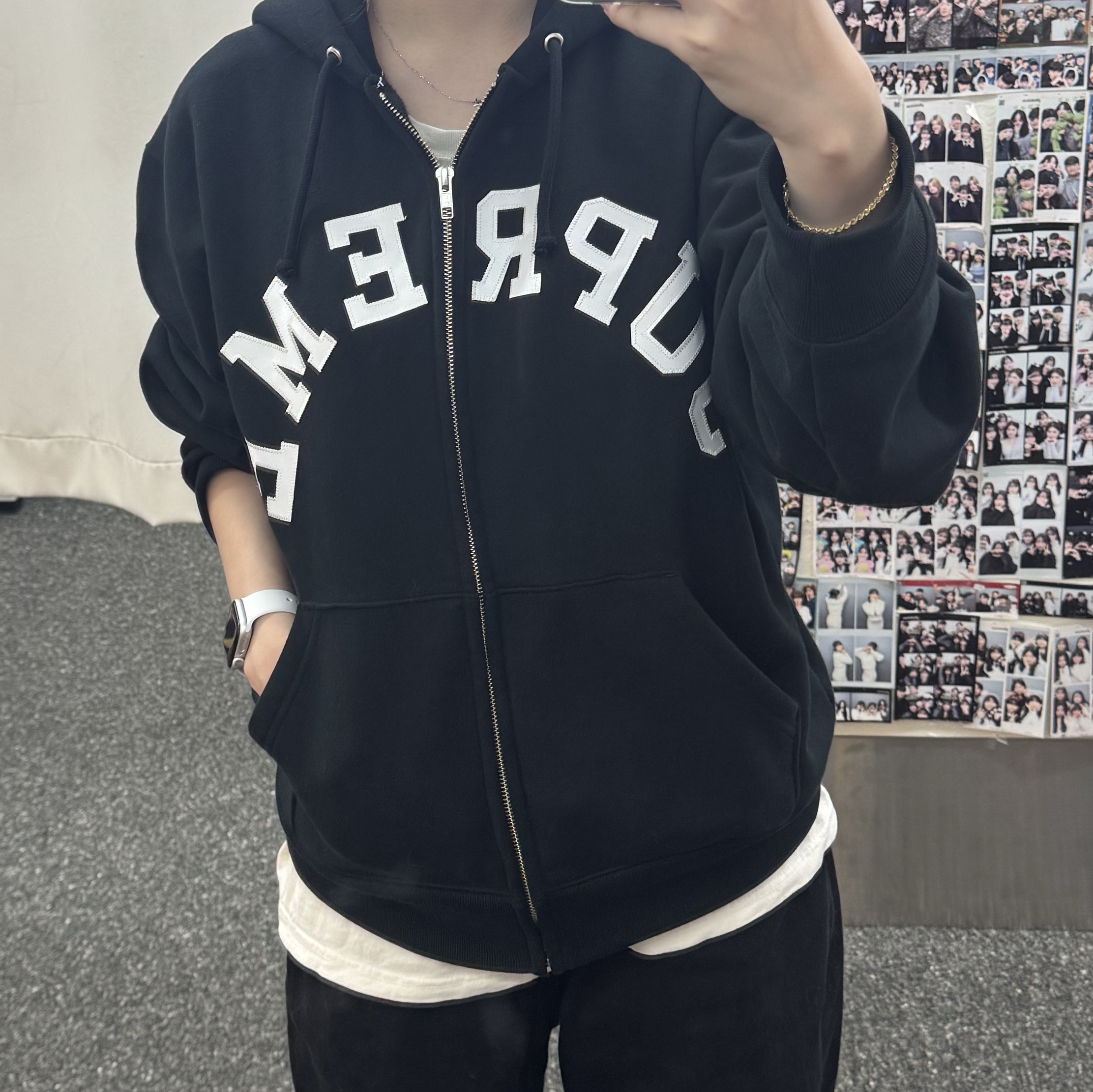 Supreme x Champion Zip Up Hooded Sweatshirt Black - 24SS, New Balance 530 Grey 착용 스타일 - 2