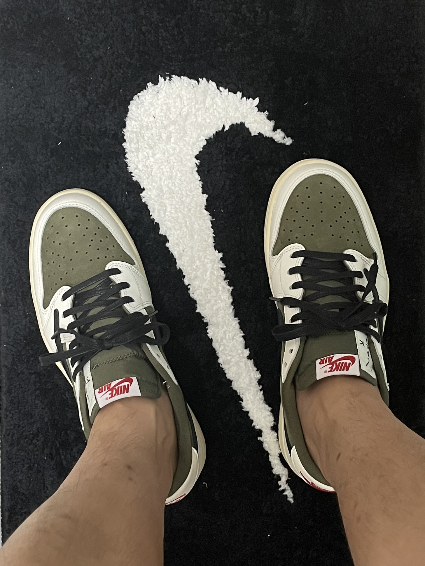 Supreme Box Logo T-Shirt White - 23FW, Jordan 1 x Travis Scott Retro Low OG SP Reverse Olive 착용 스타일 - 2