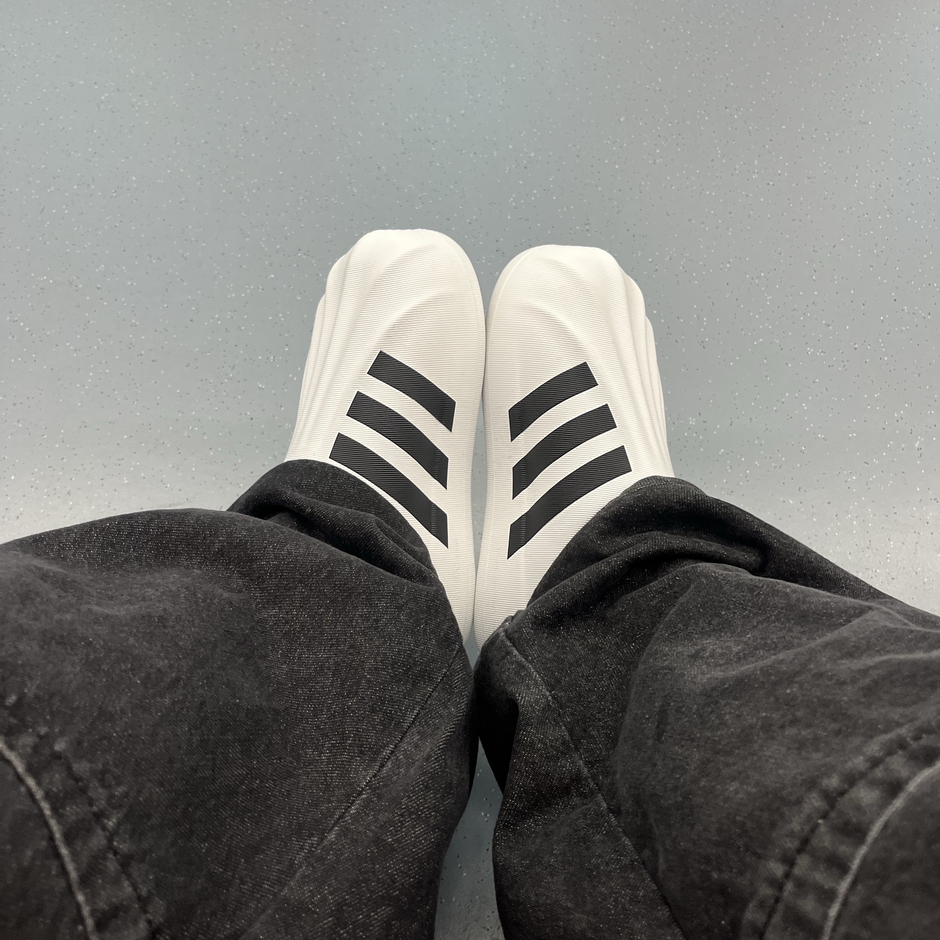 Adidas Adifom Superstar Mule Cloud White 착용 스타일 - 2