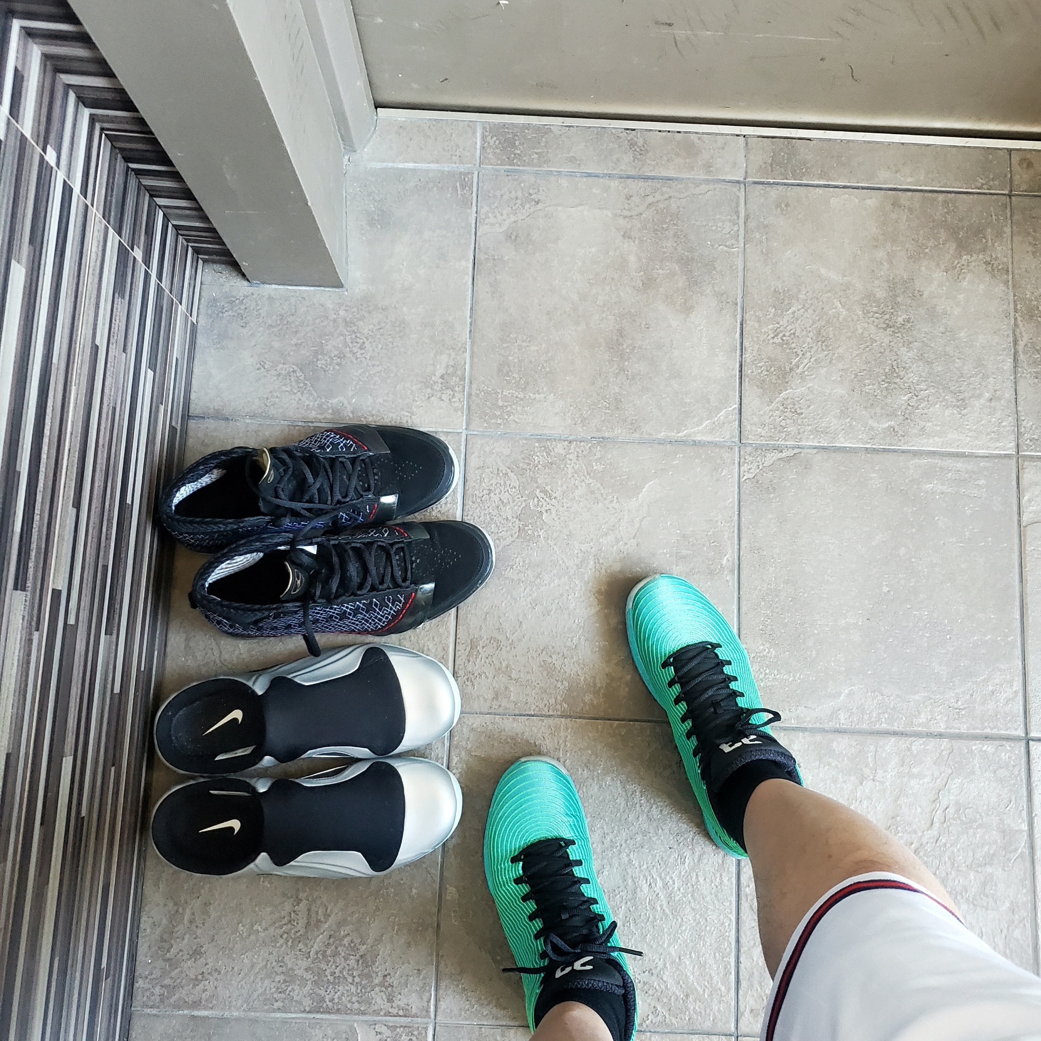 Jordan XX9 Black Team Orange, Jordan 23 Black Stealth 착용 스타일