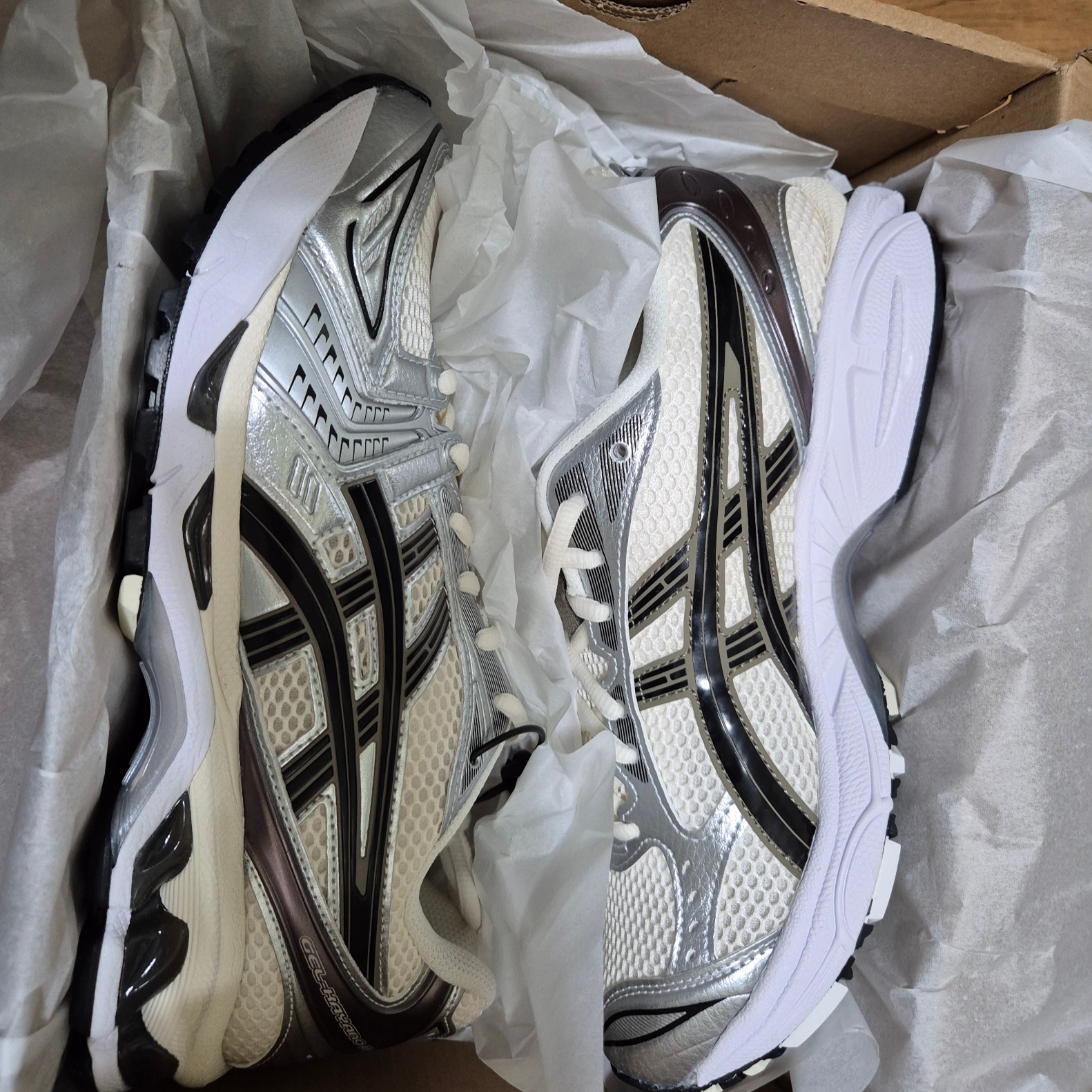 Asics Gel-Kayano 14 Cream Black 착용 스타일 - 1