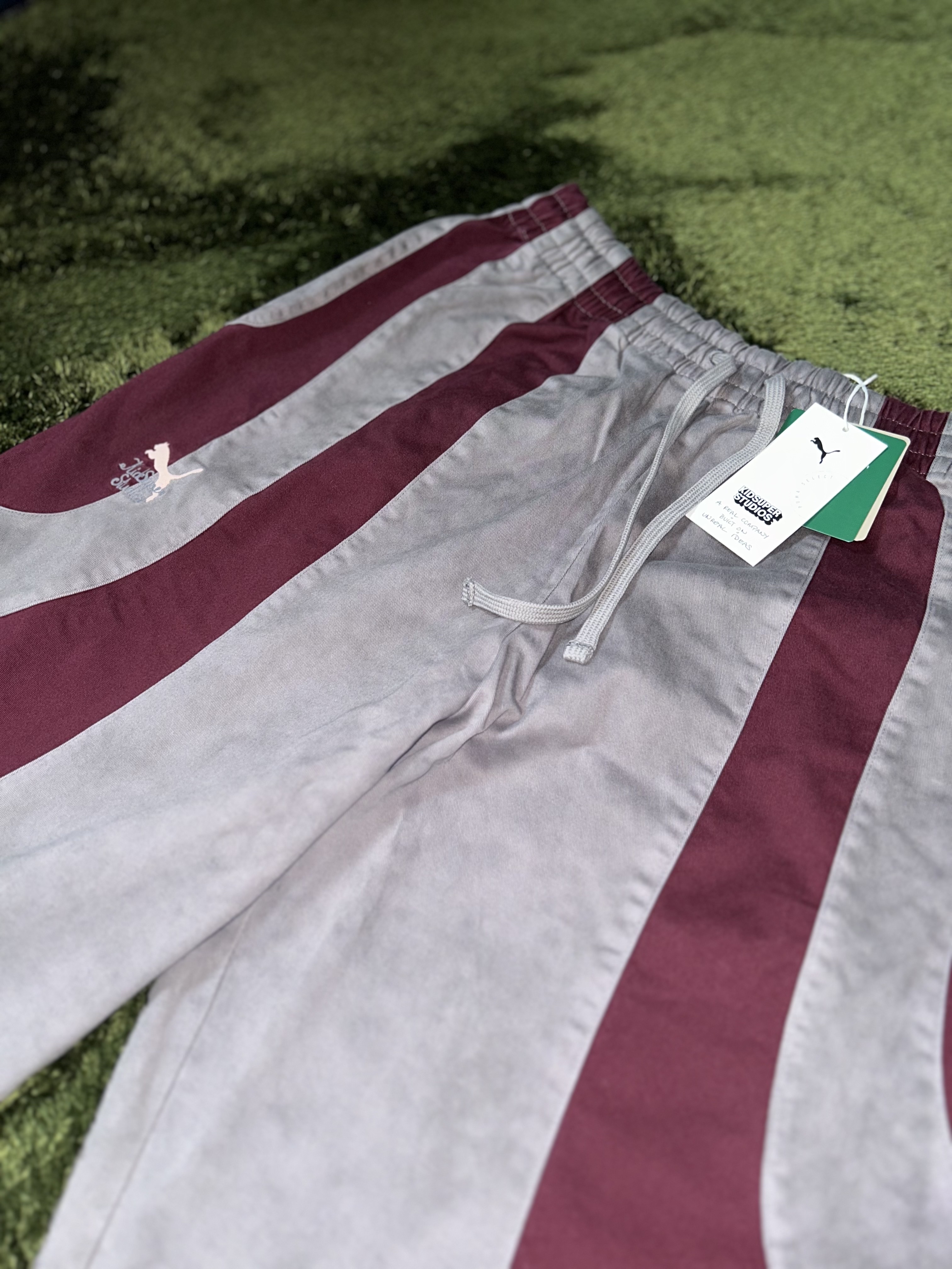 Puma x KidSuper Track Pants Aubergine 착용 스타일 - 2